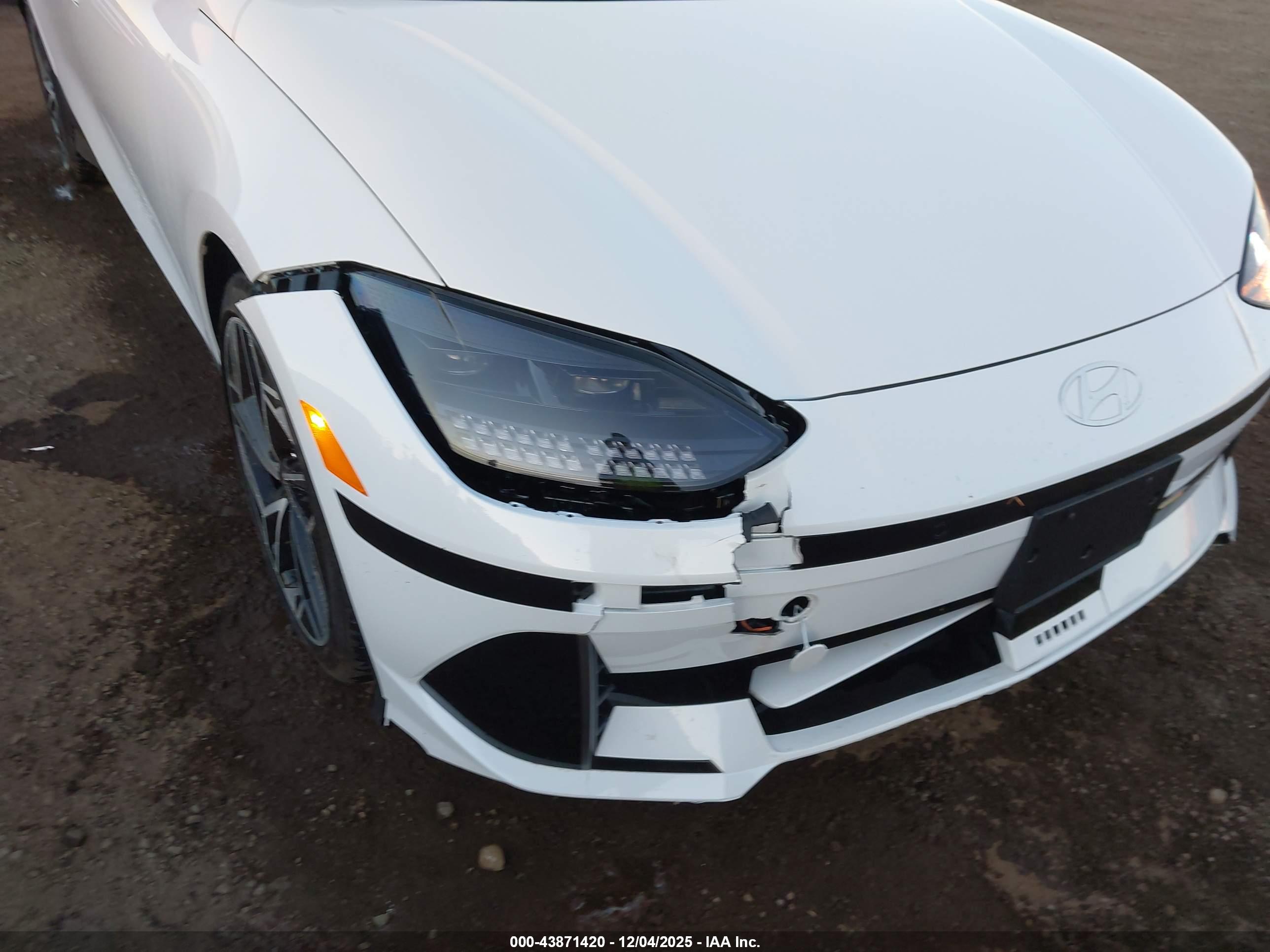 HYUNDAI IONIQ image 6