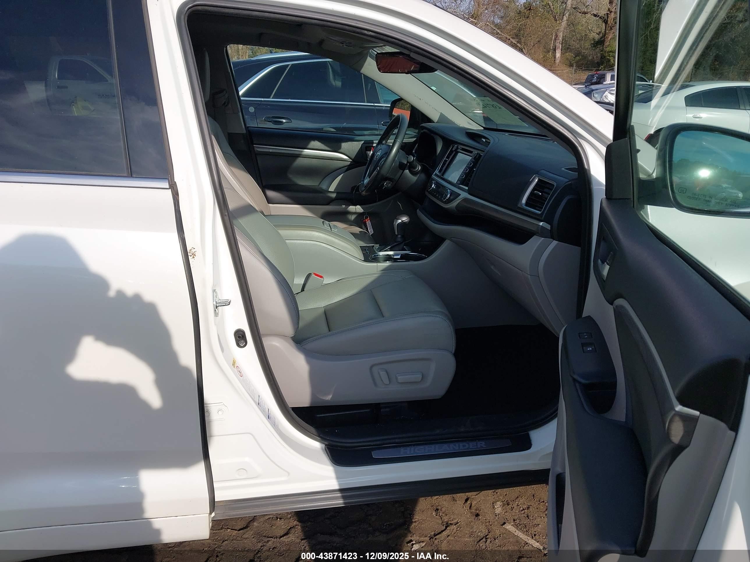 TOYOTA HIGHLANDER image 5