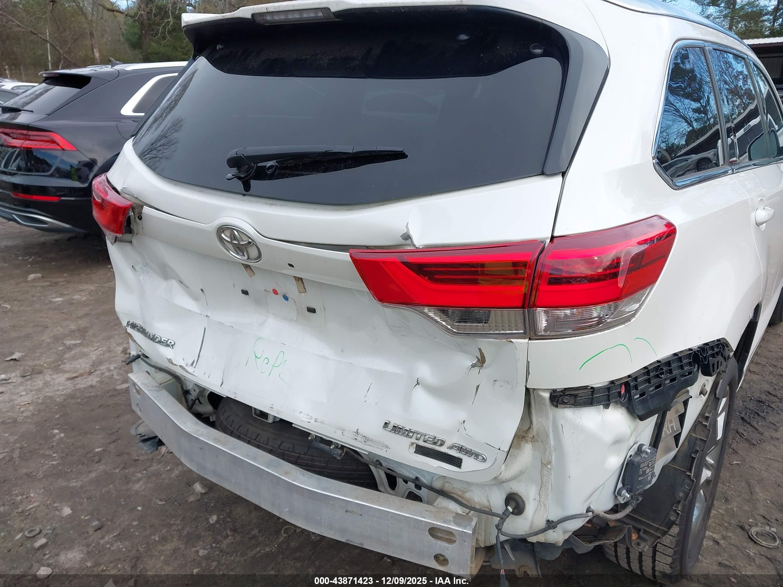 TOYOTA HIGHLANDER image 6
