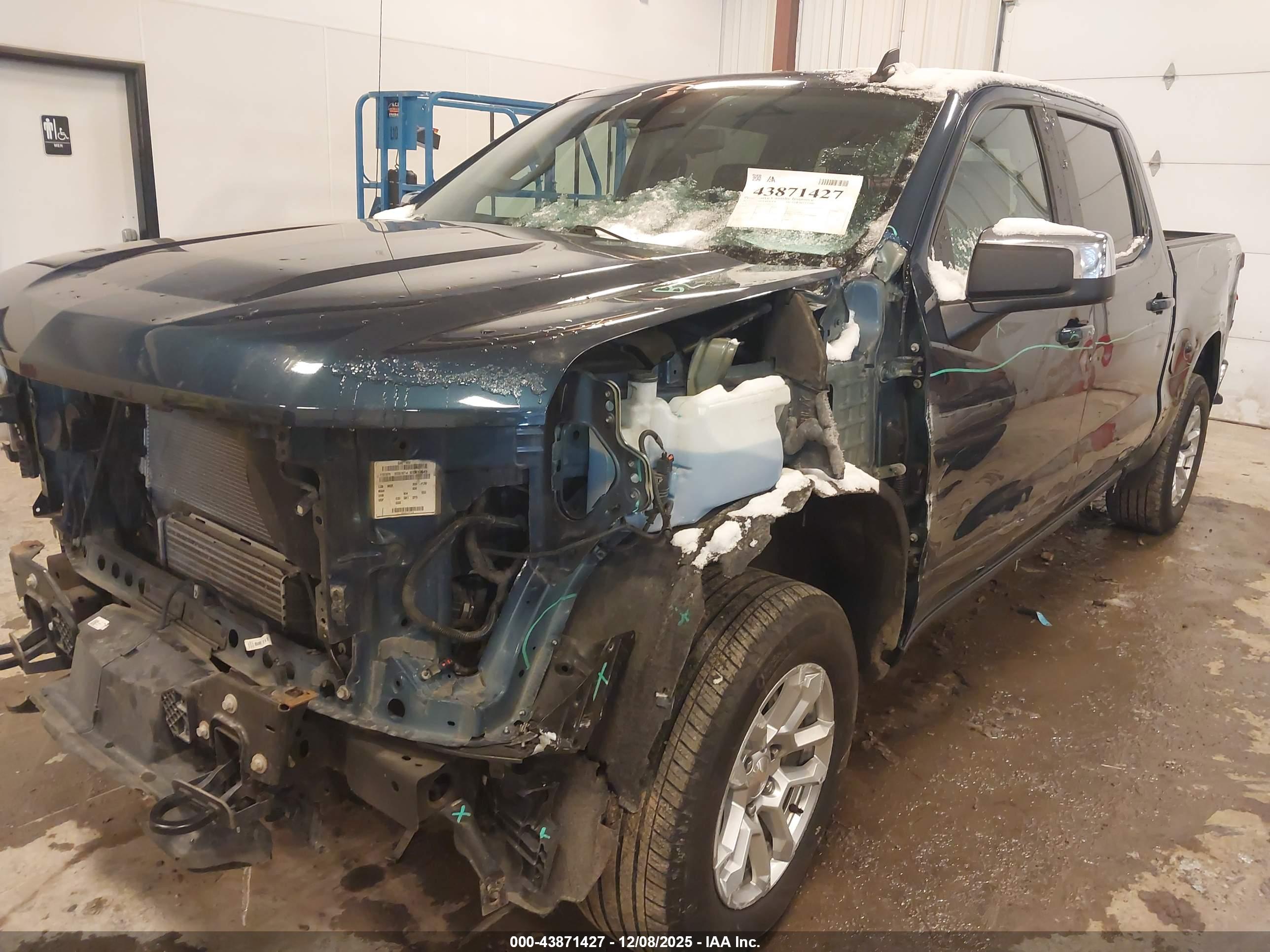 CHEVROLET SILVERADO image 2