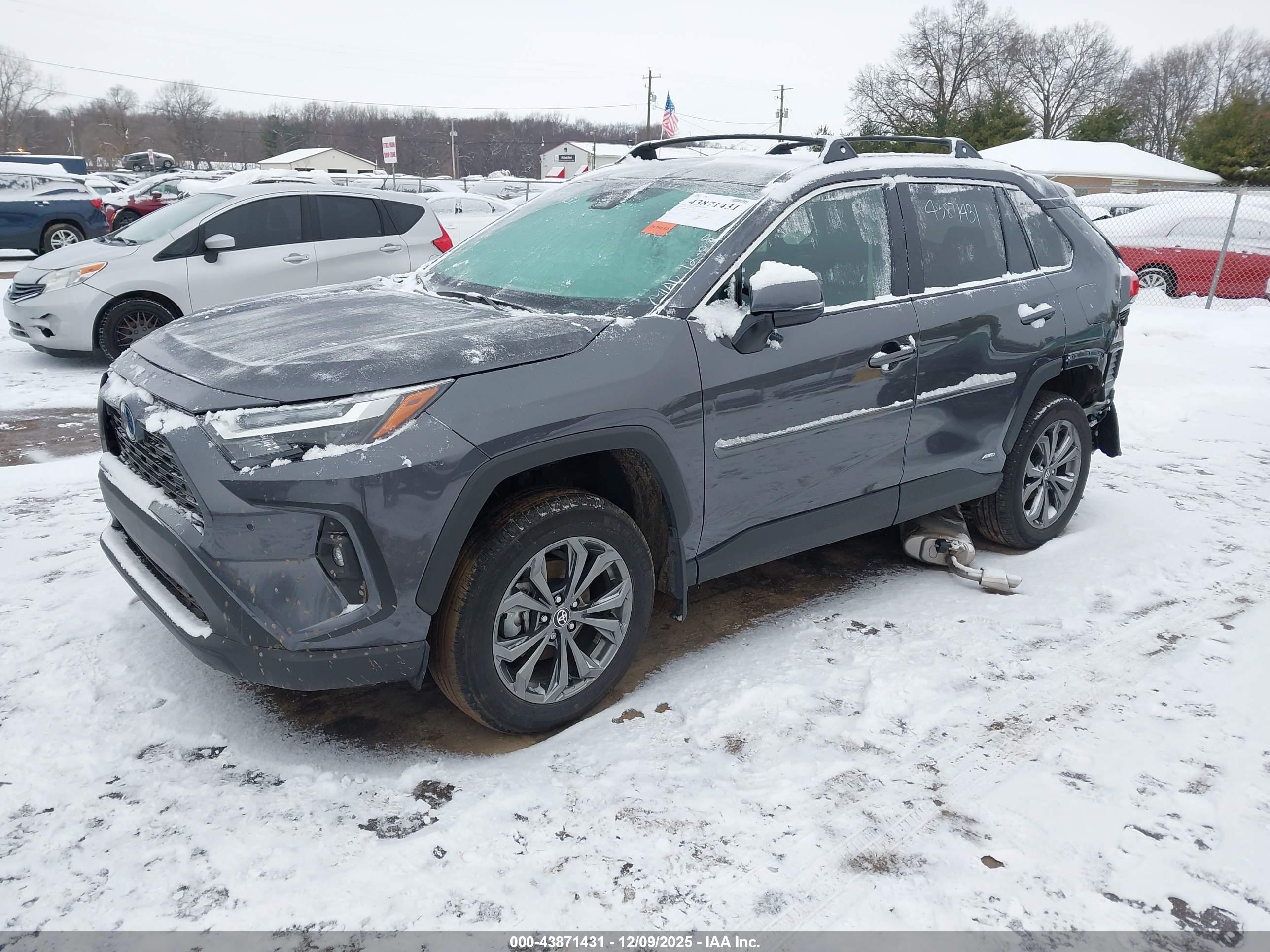 TOYOTA RAV4 image 2