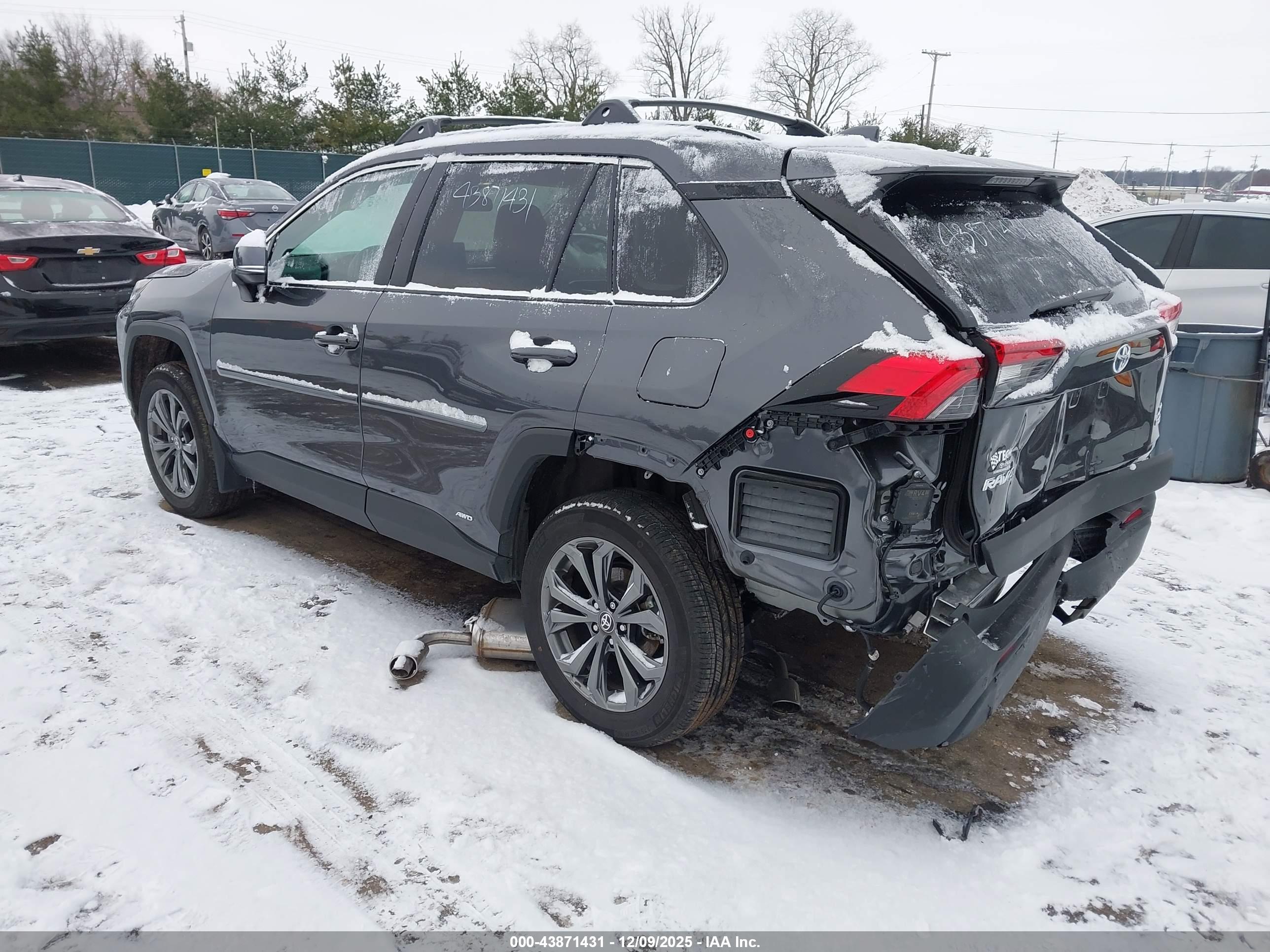 TOYOTA RAV4 image 3