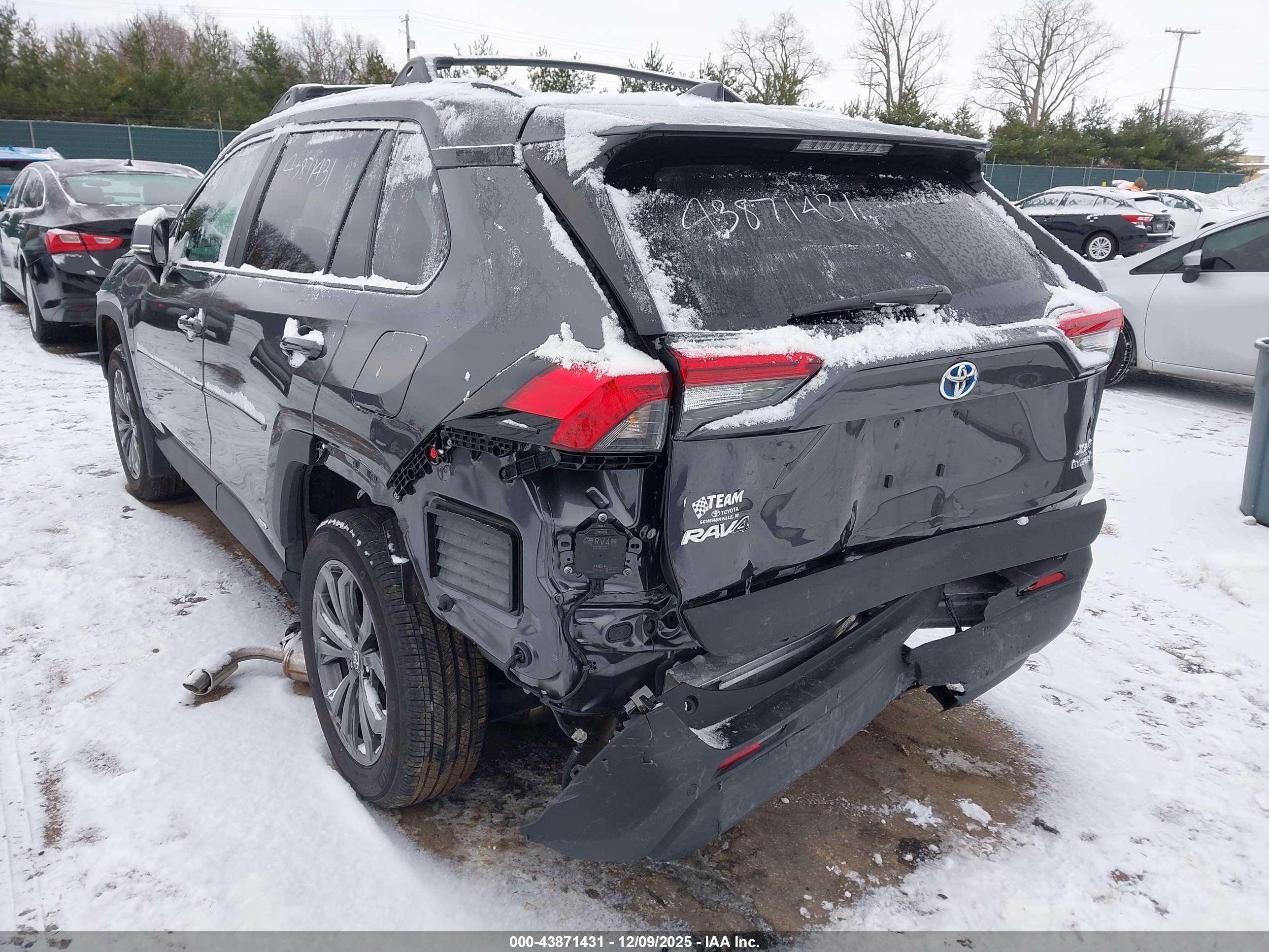 TOYOTA RAV4 image 6