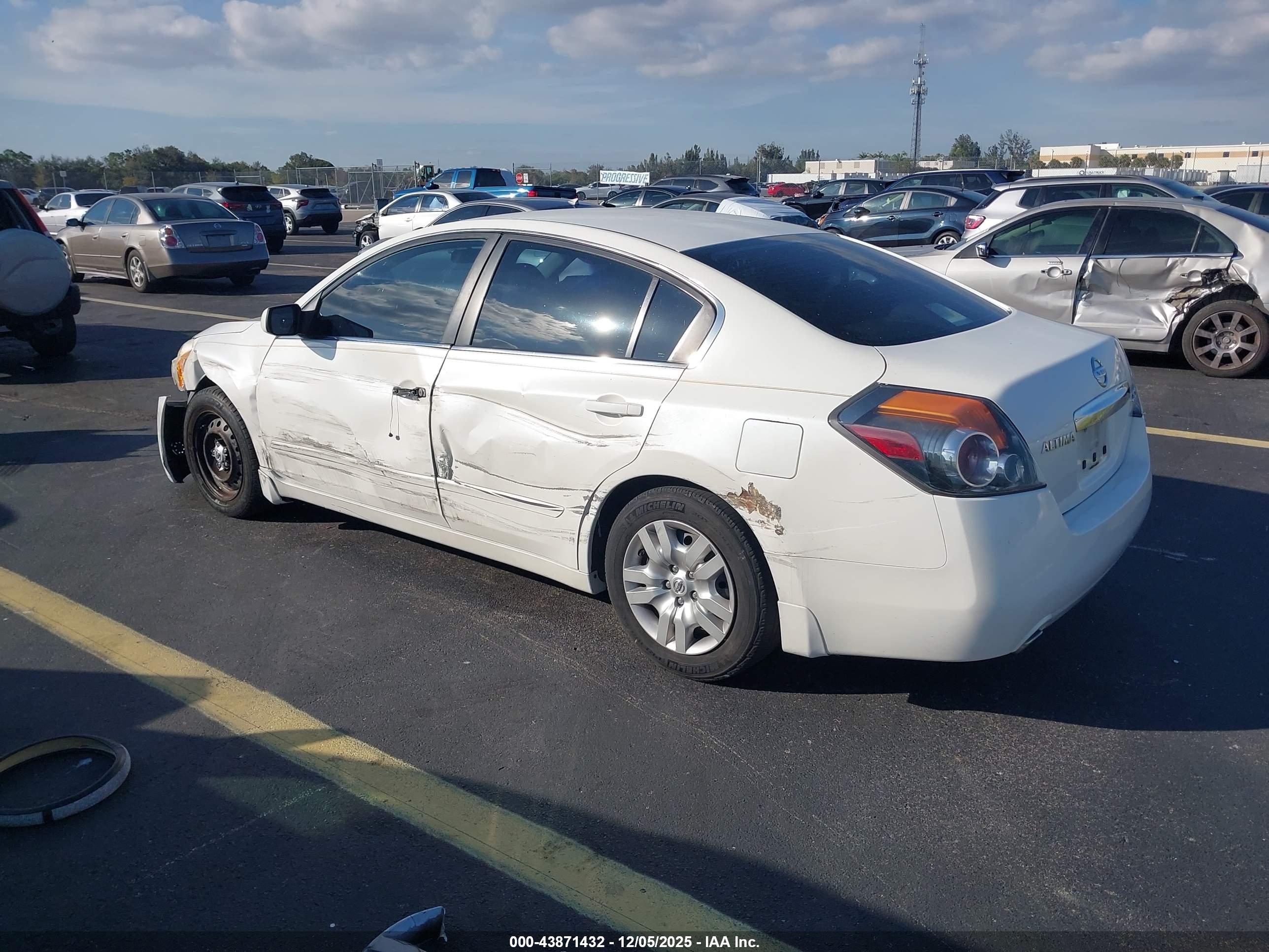 NISSAN ALTIMA image 3