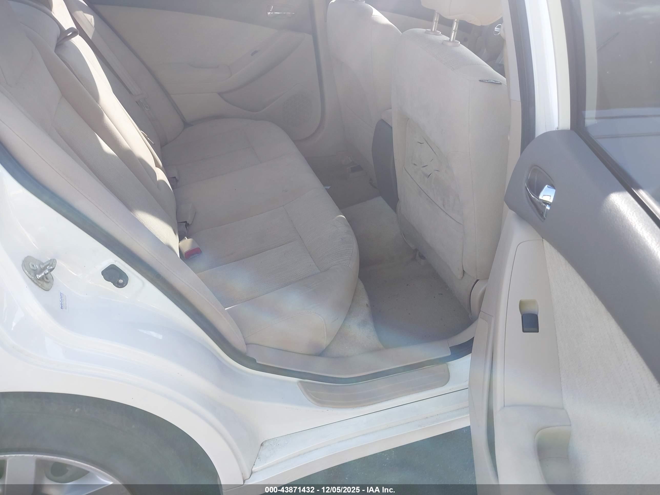 NISSAN ALTIMA image 8