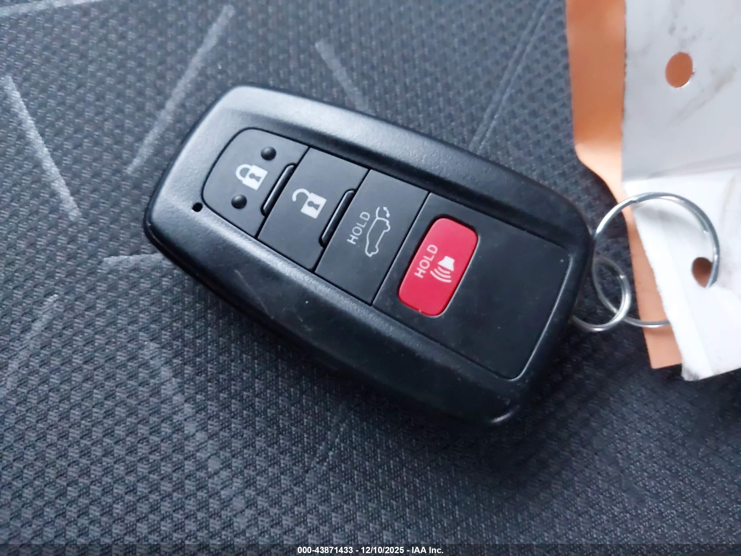 TOYOTA RAV4 image 11