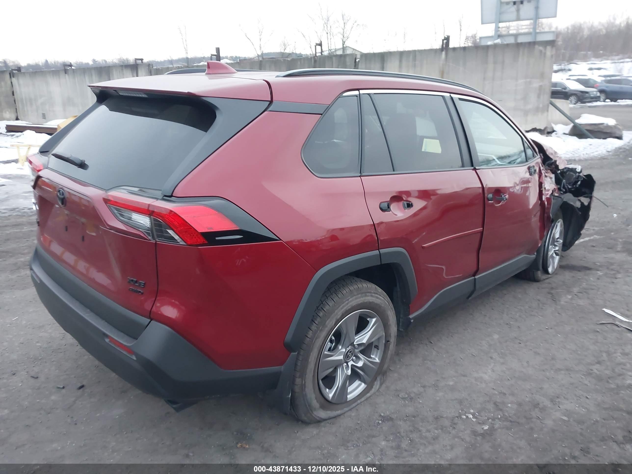 TOYOTA RAV4 image 4