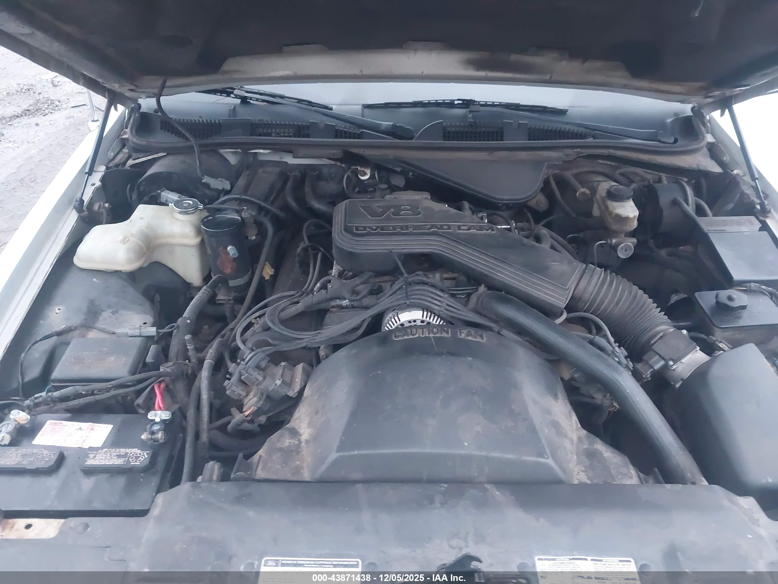 FORD CROWN image 10