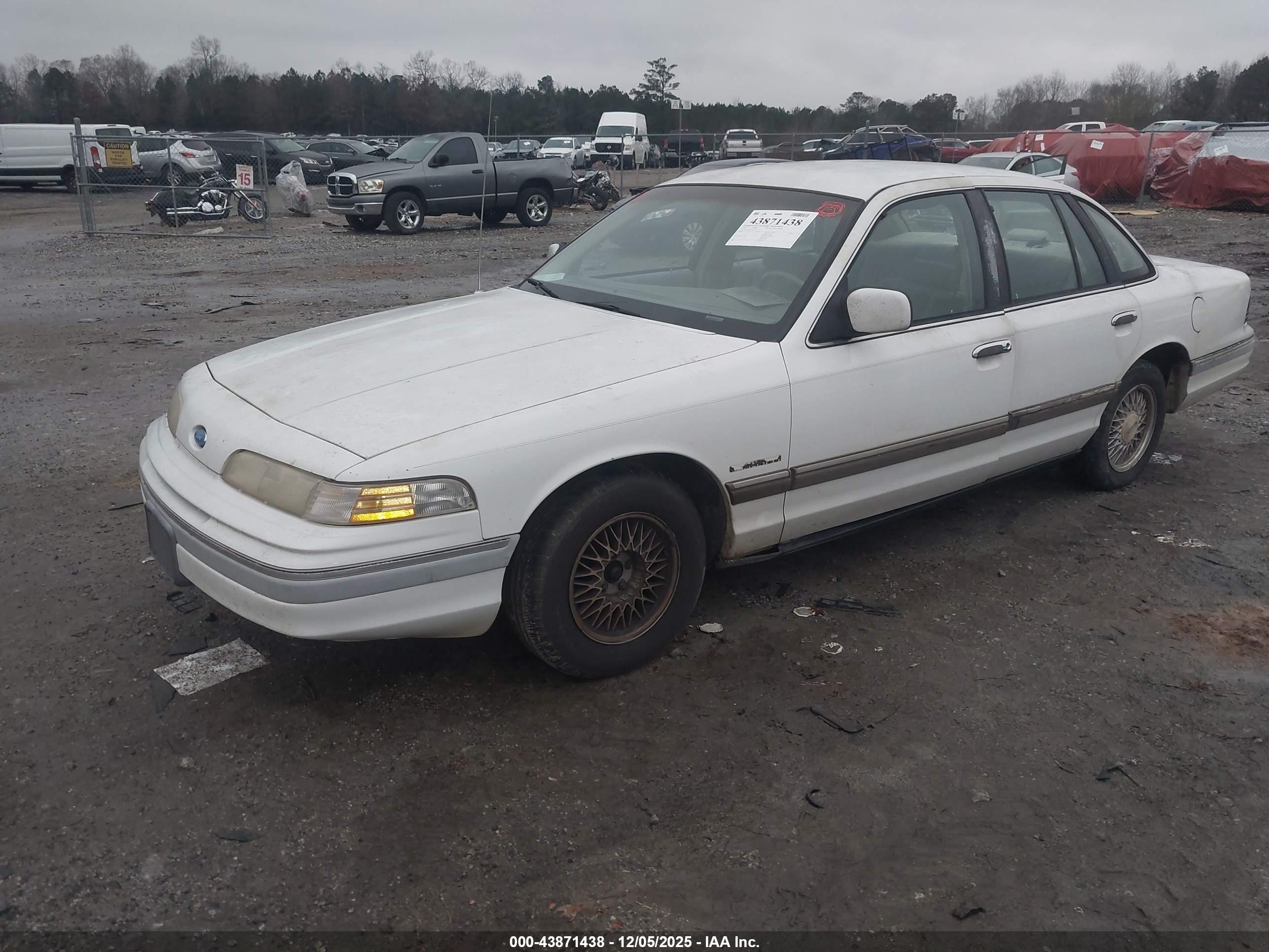 FORD CROWN image 2