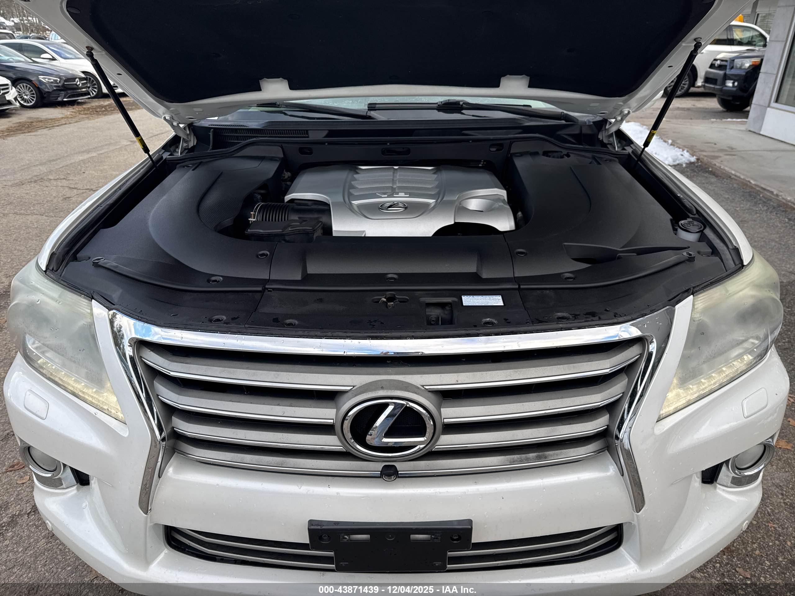 LEXUS LX image 10