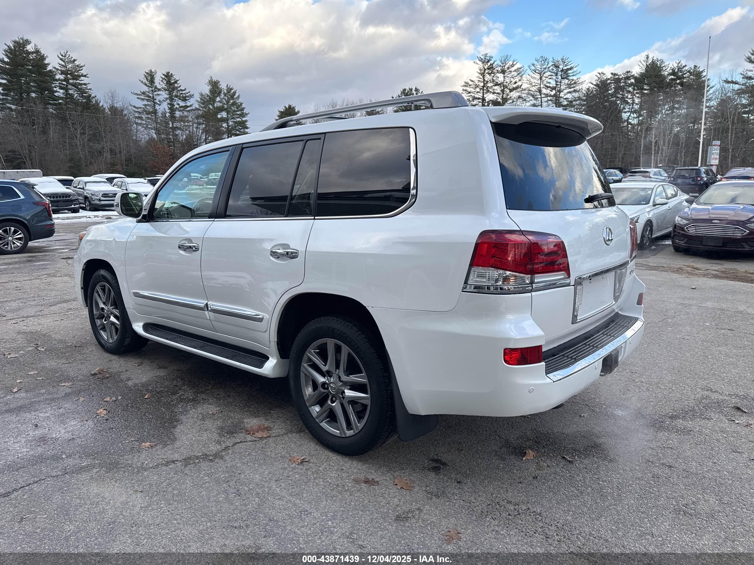 LEXUS LX image 3