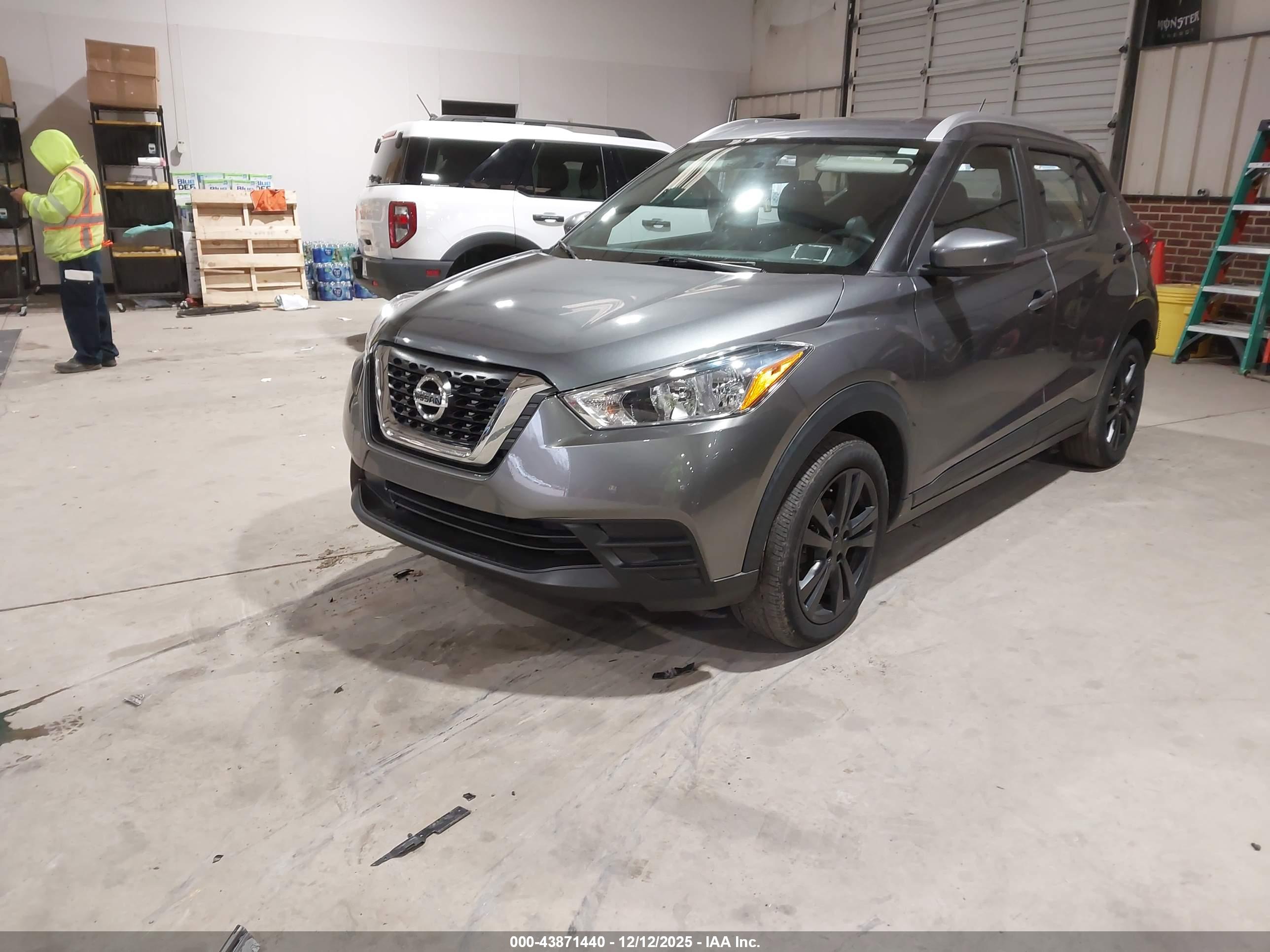 NISSAN KICKS image 2