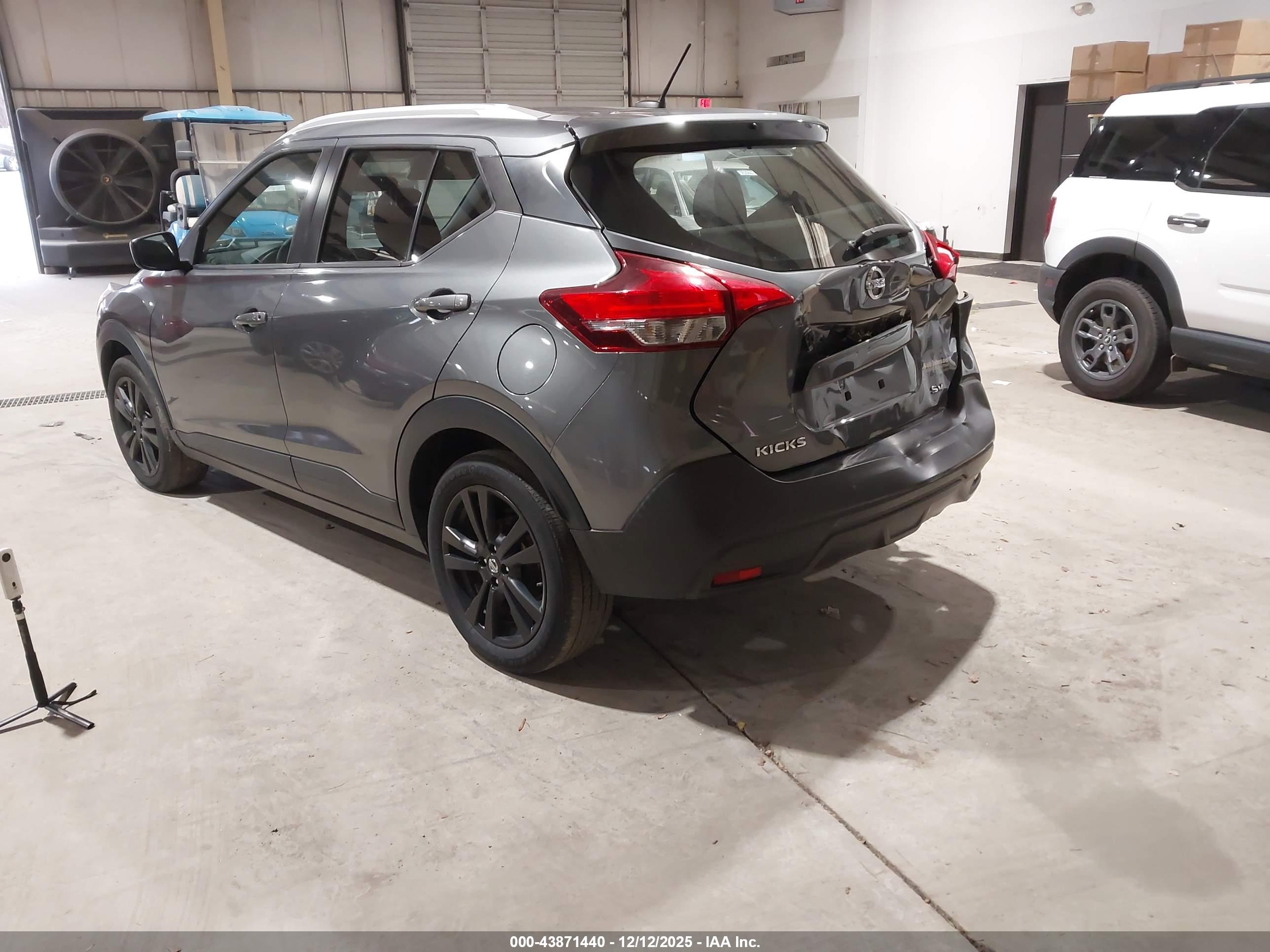 NISSAN KICKS image 3