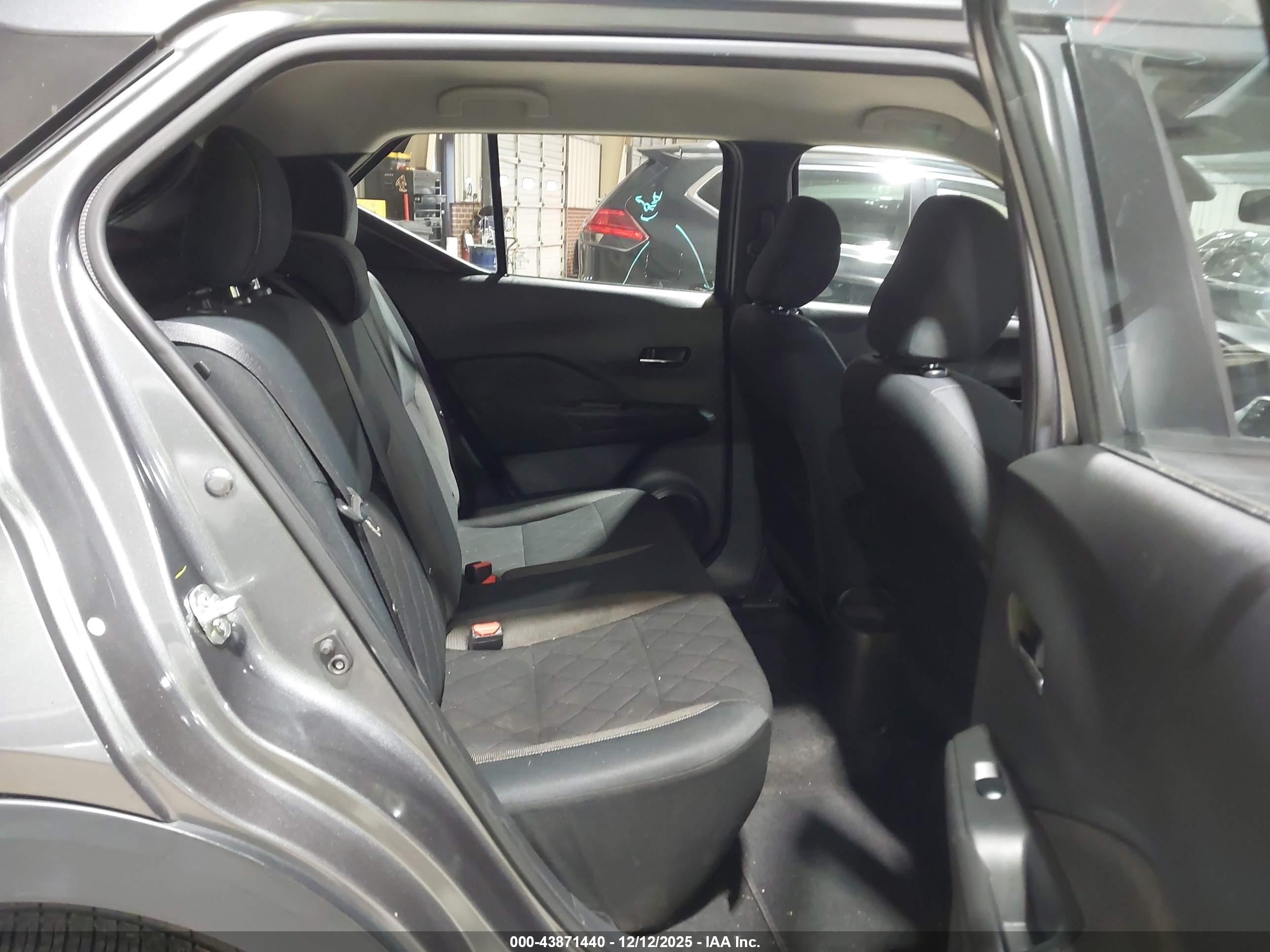 NISSAN KICKS image 8