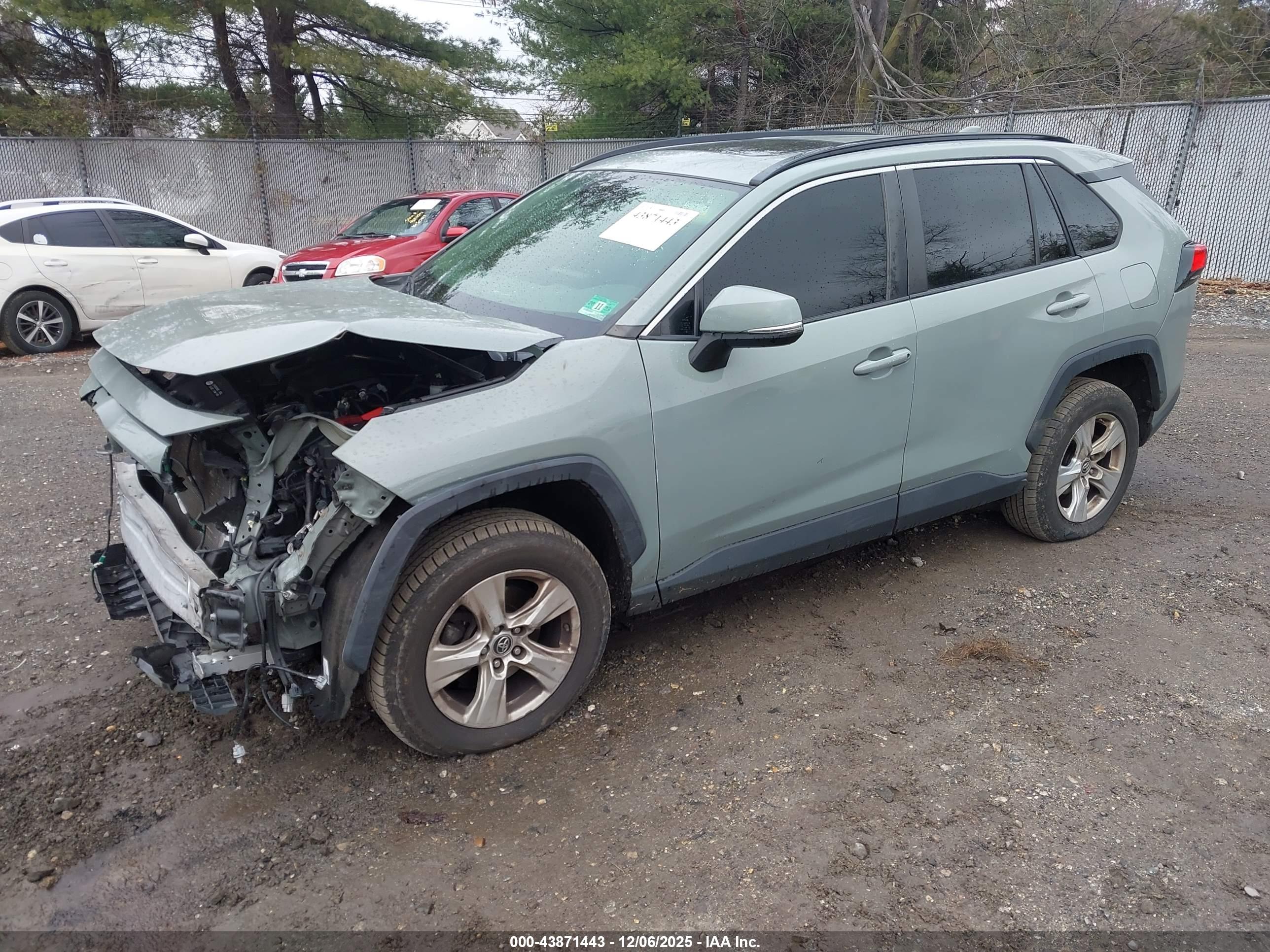 TOYOTA RAV4 image 2