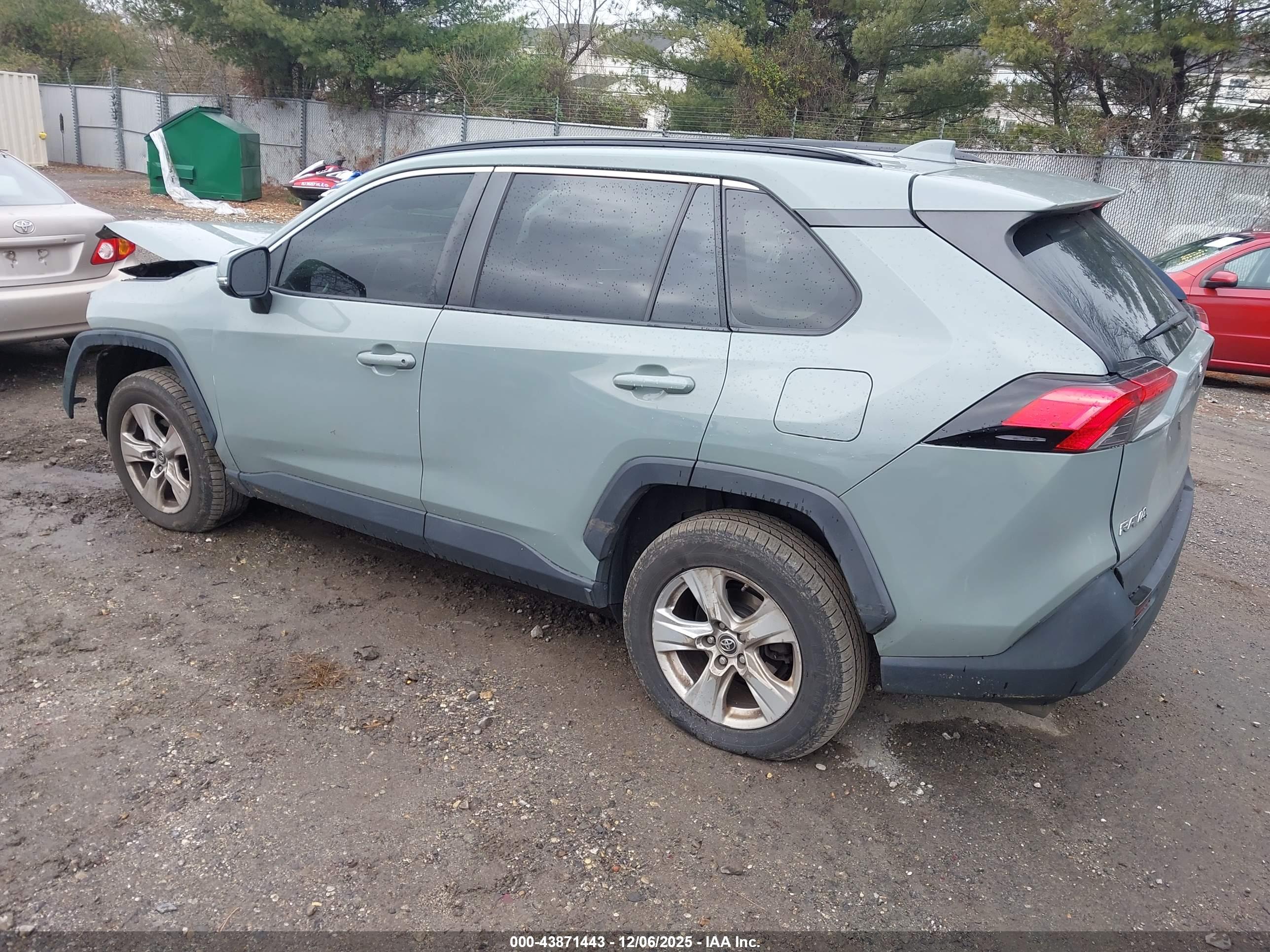 TOYOTA RAV4 image 3