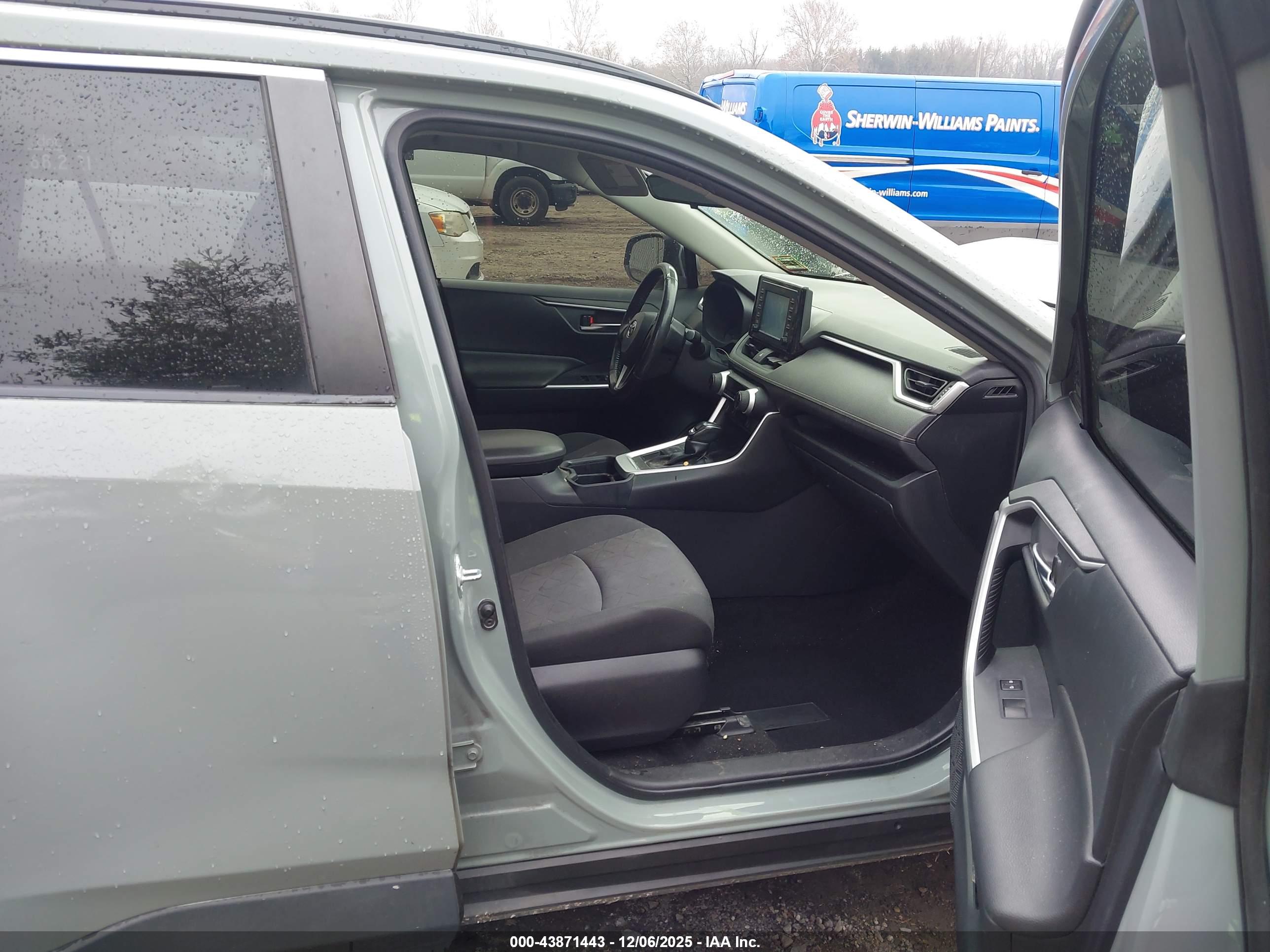 TOYOTA RAV4 image 5