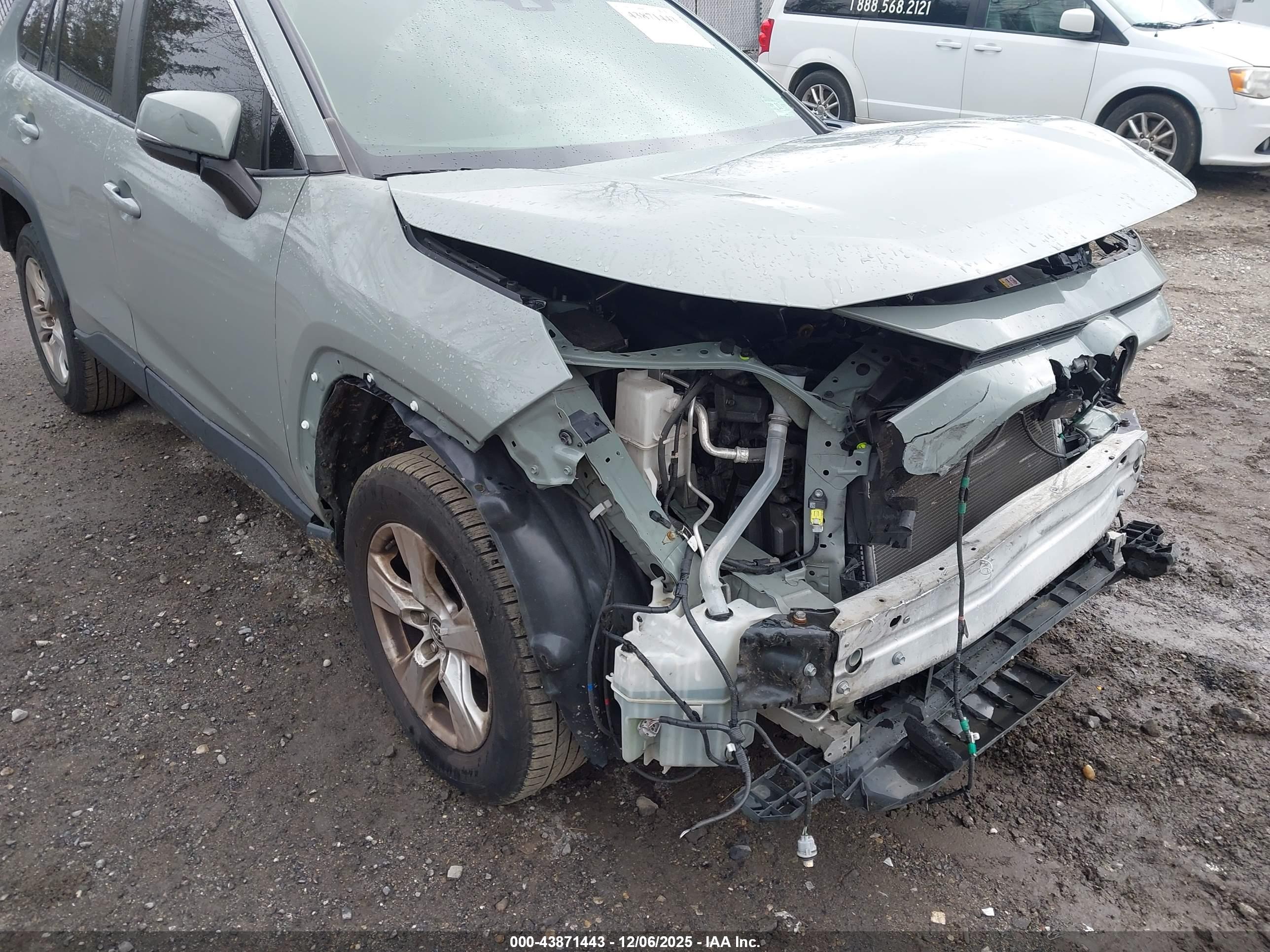 TOYOTA RAV4 image 6