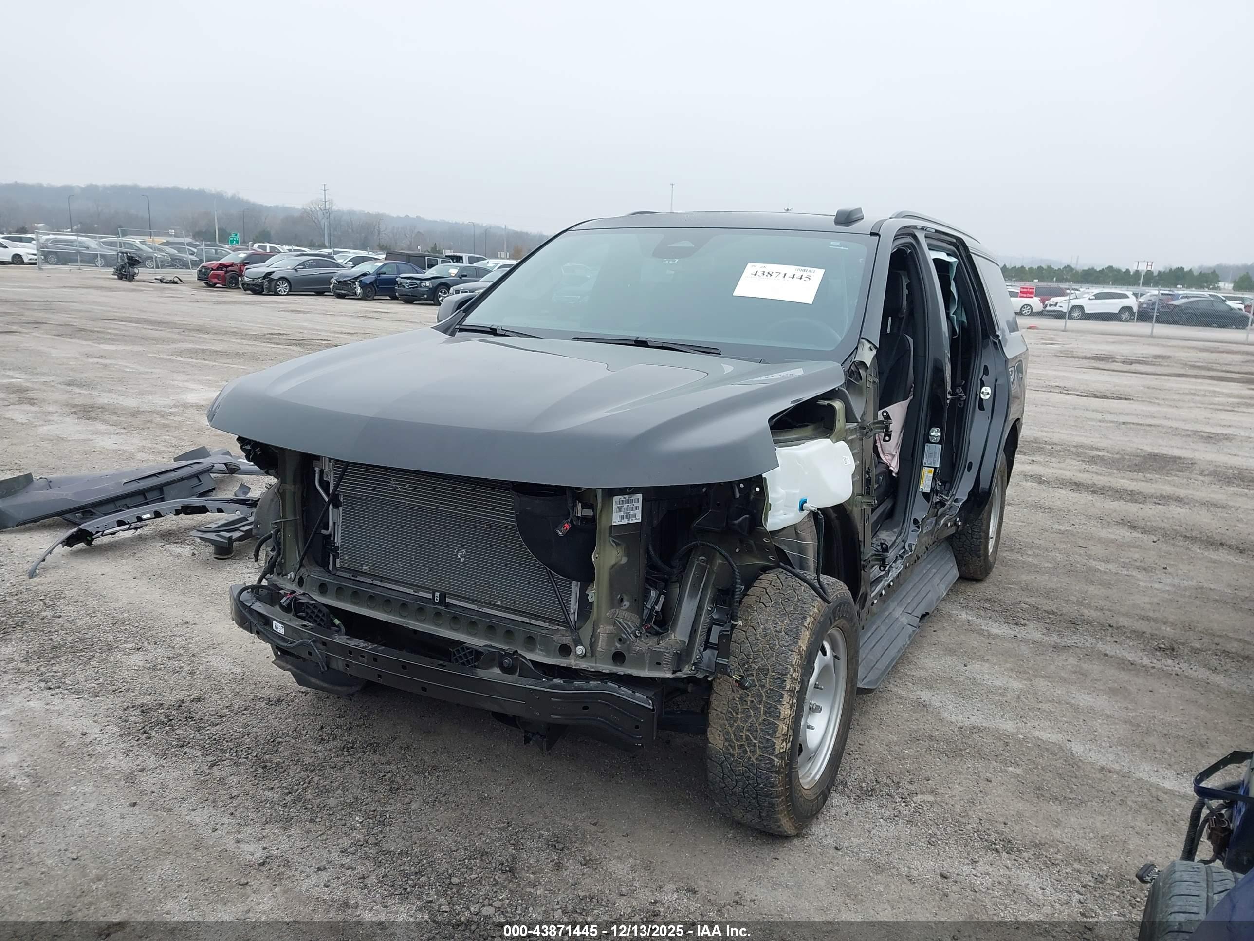 CHEVROLET TAHOE image 6