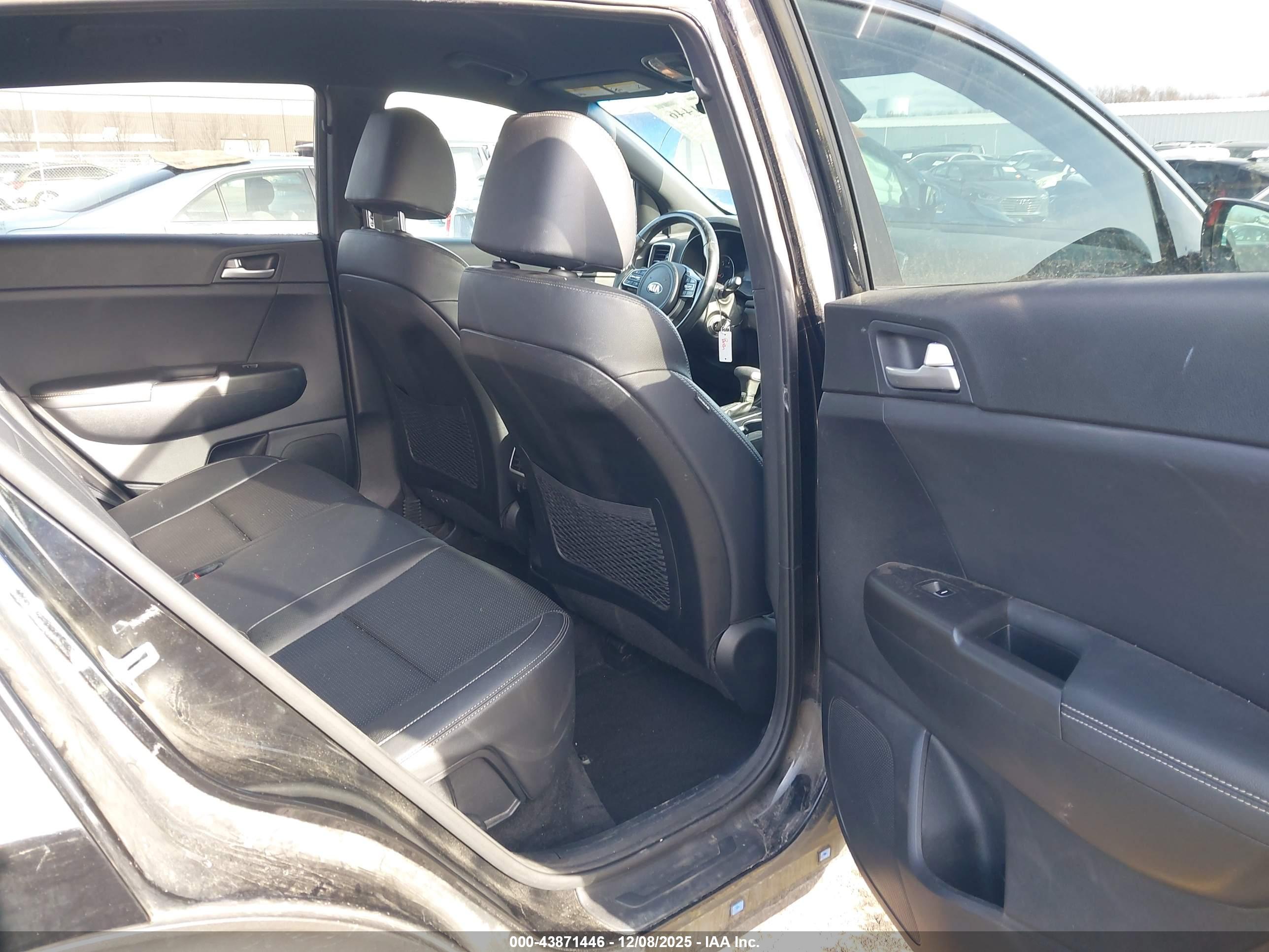 KIA SPORTAGE image 8
