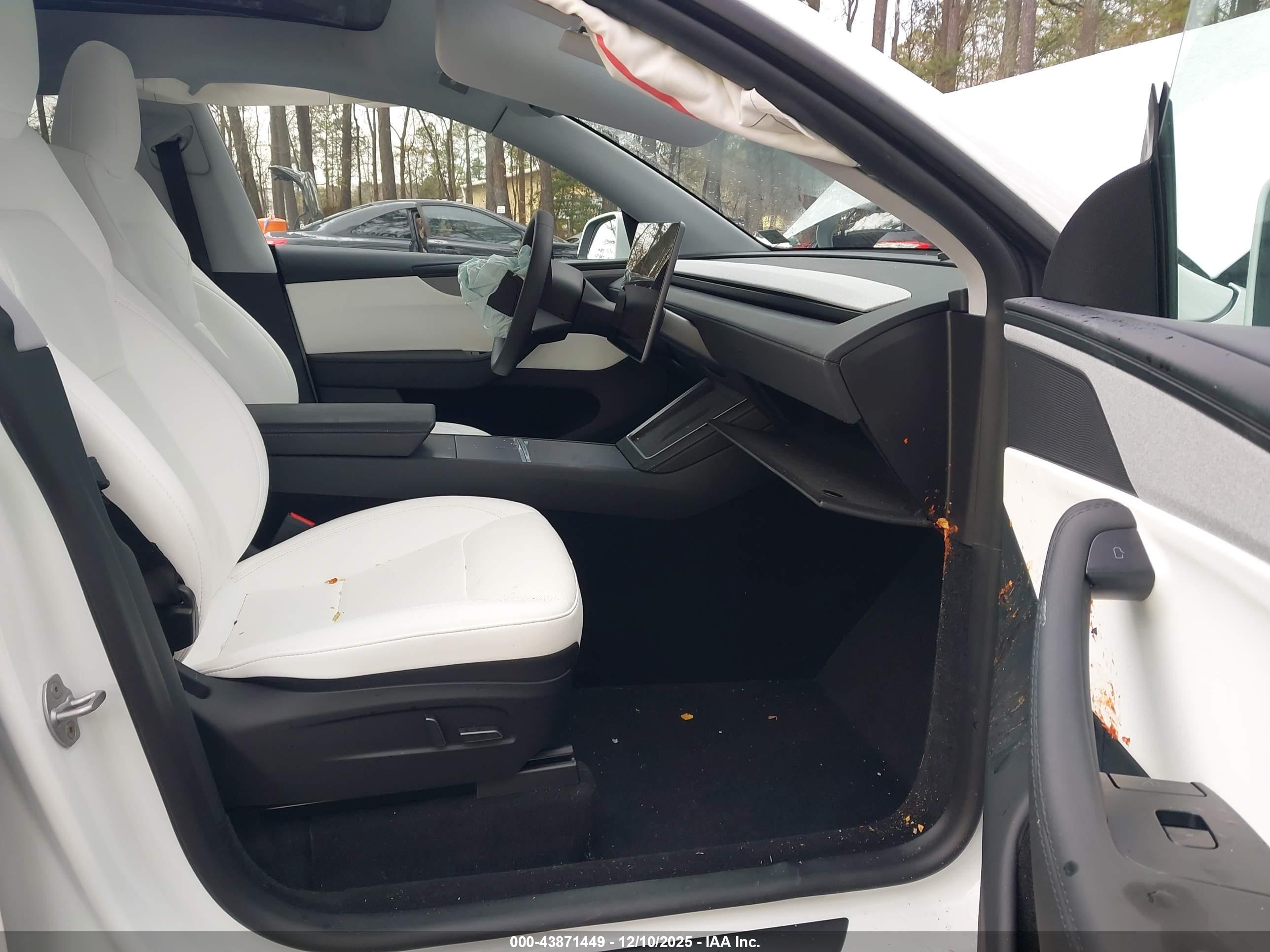 TESLA MODEL image 5