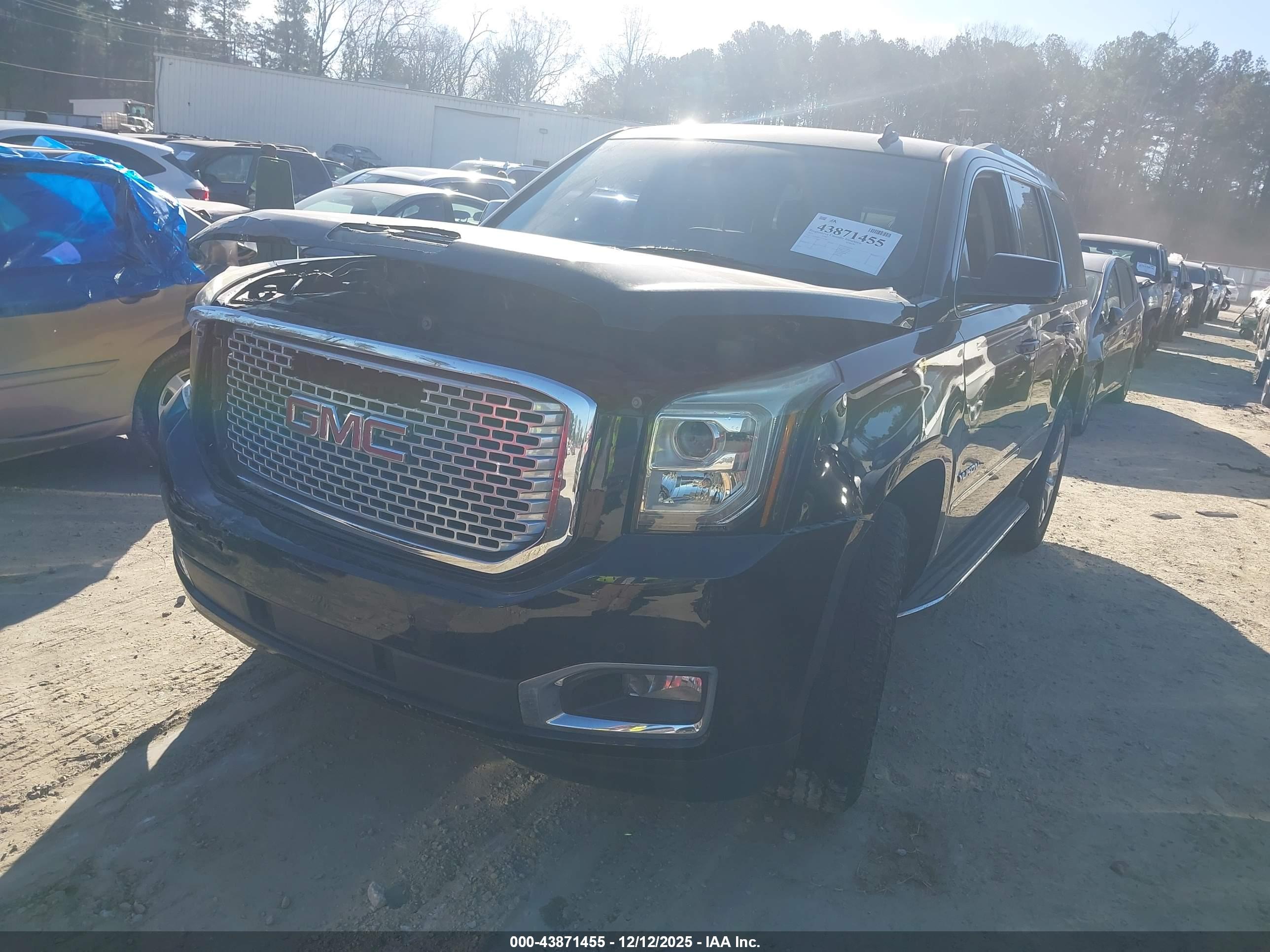 GMC YUKON image 2