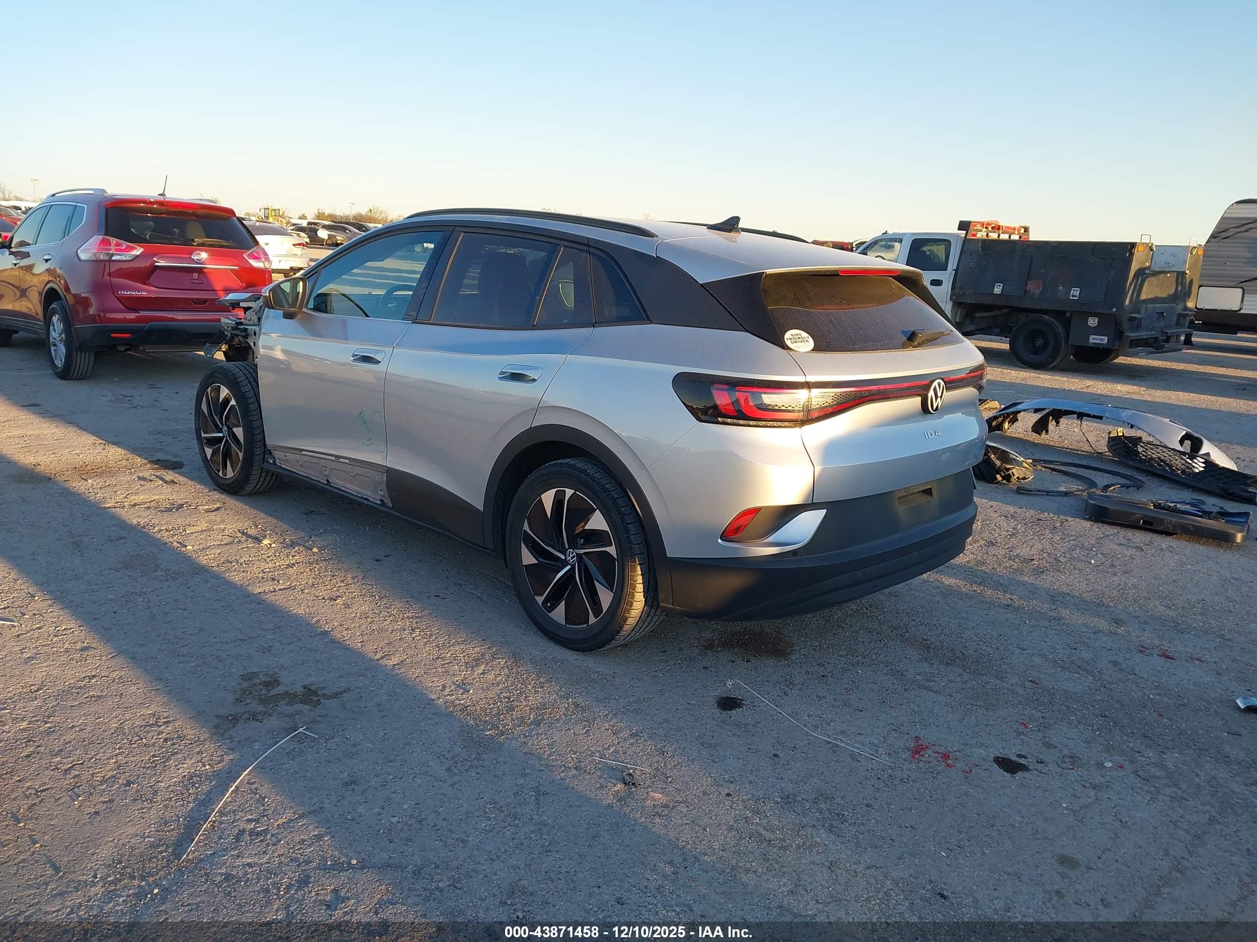 VOLKSWAGEN ID.4 image 3
