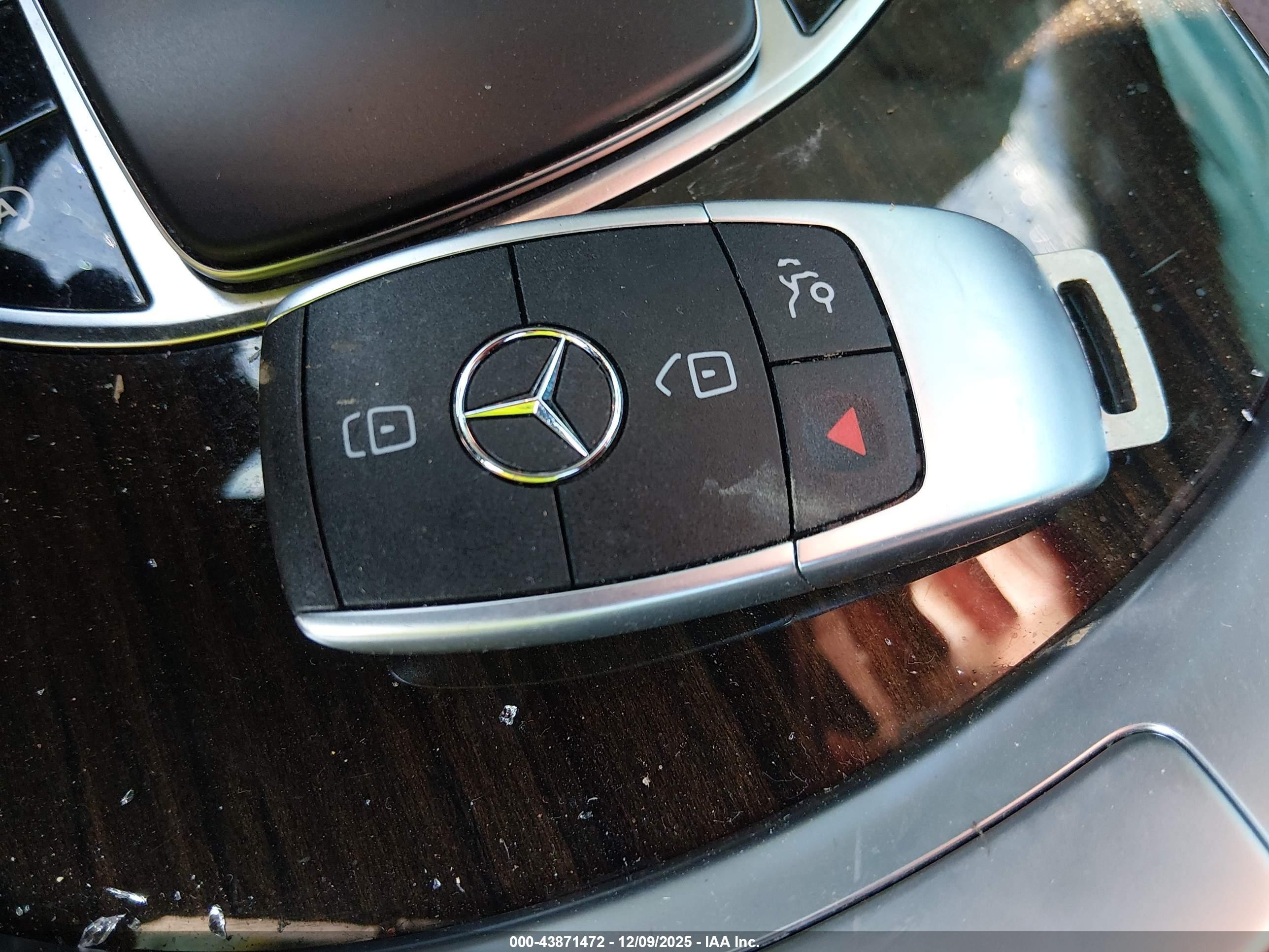 MERCEDES-BENZ GLC image 11