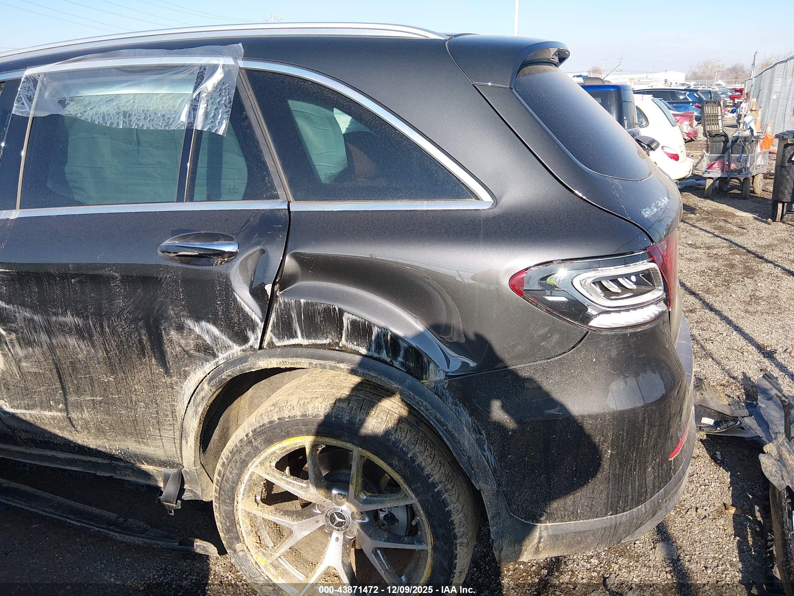 MERCEDES-BENZ GLC image 3