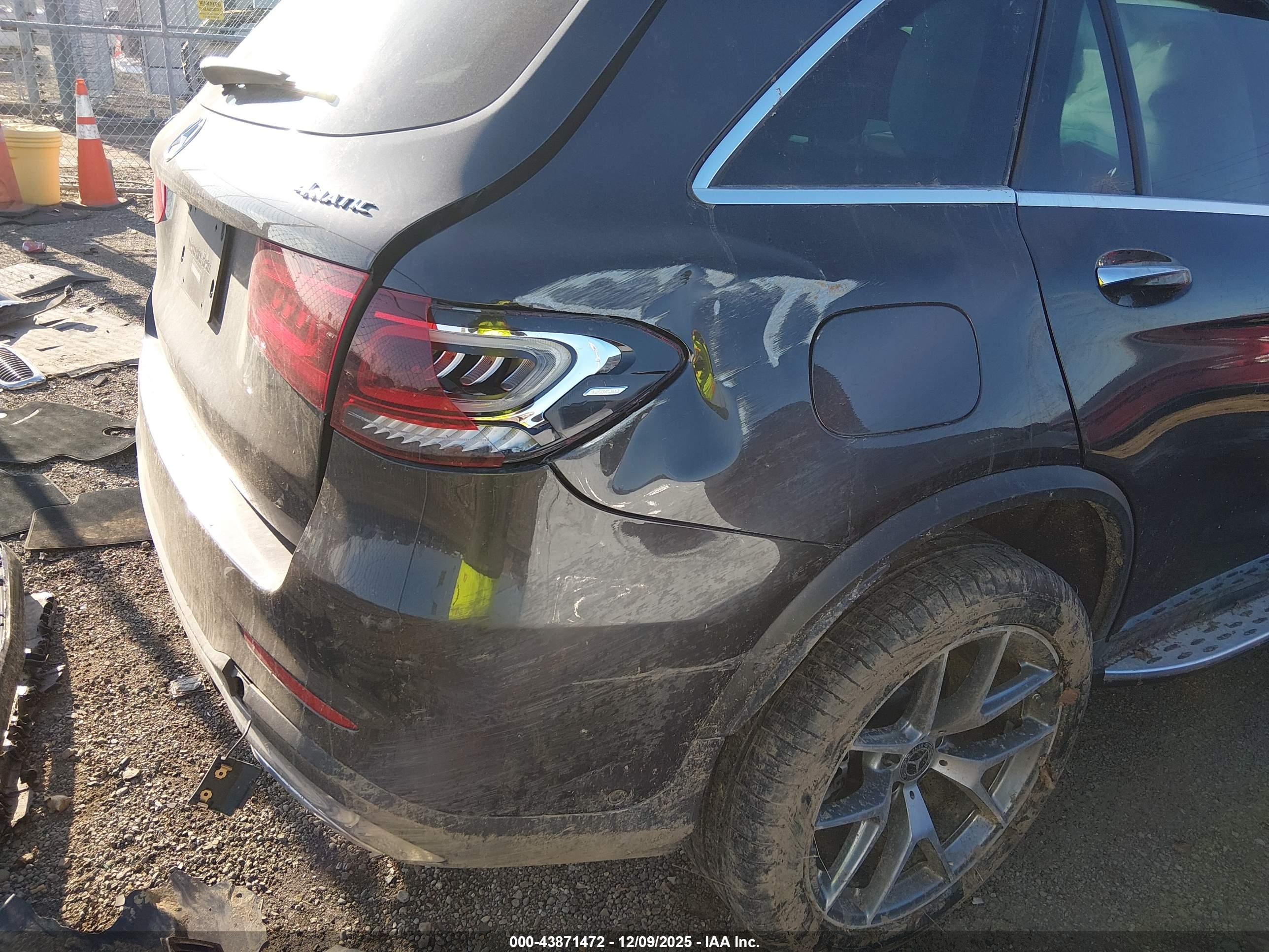 MERCEDES-BENZ GLC image 4