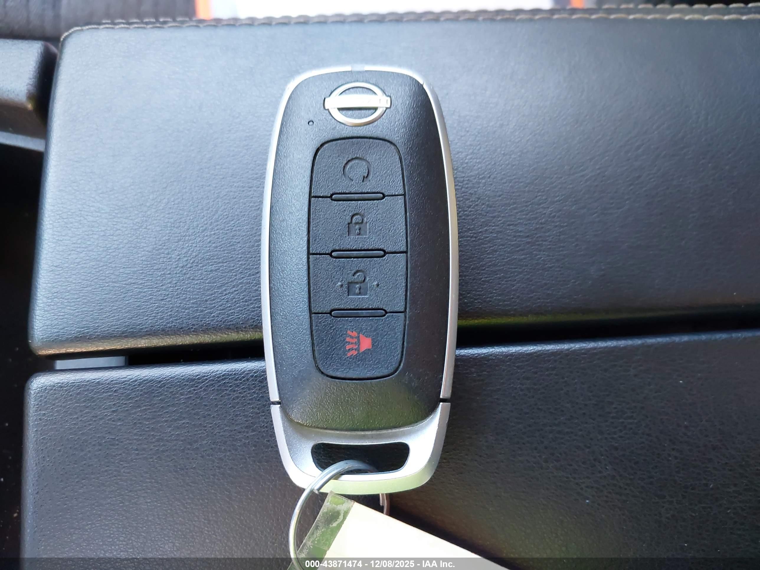 NISSAN ROGUE image 11