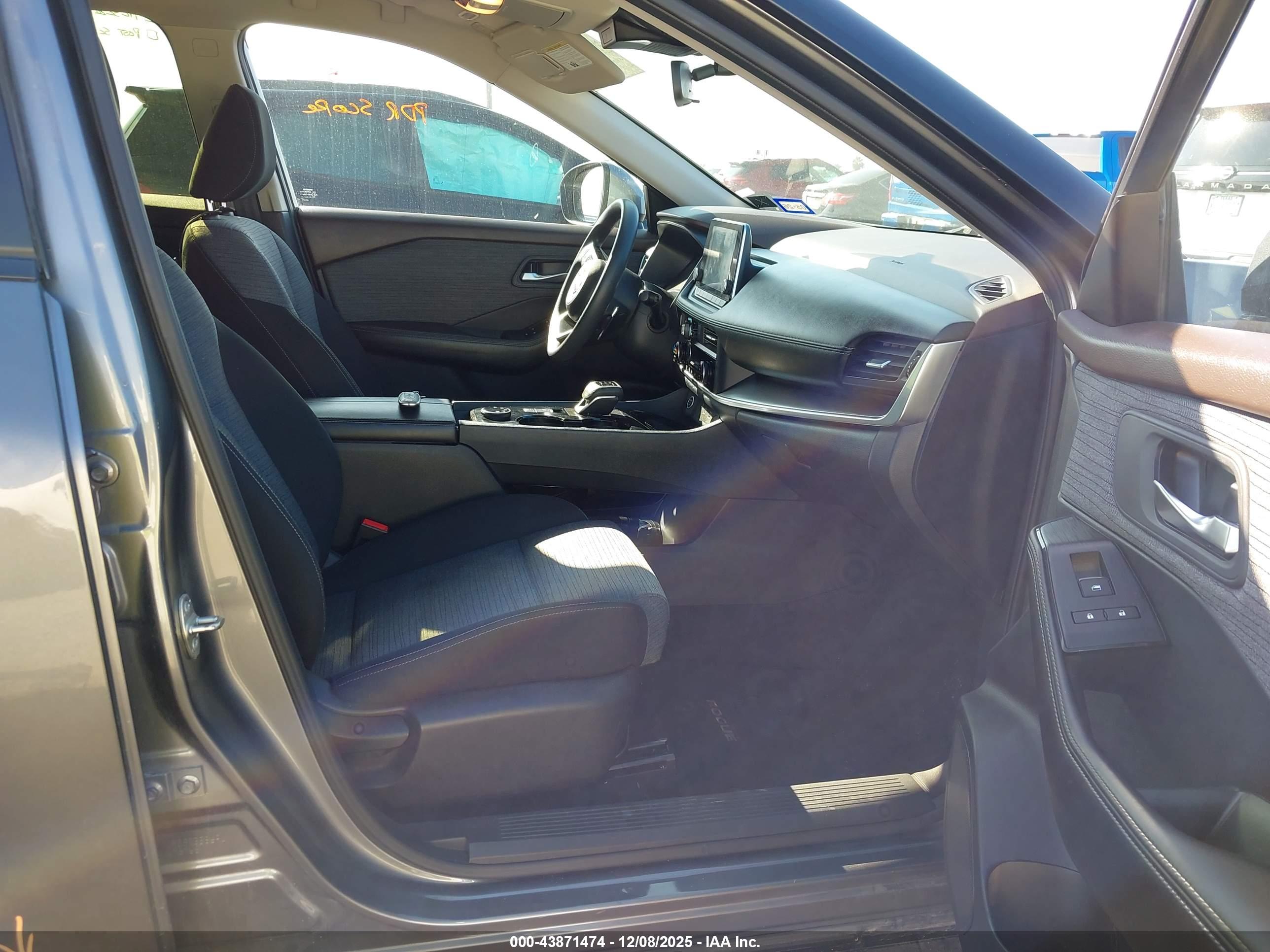 NISSAN ROGUE image 5