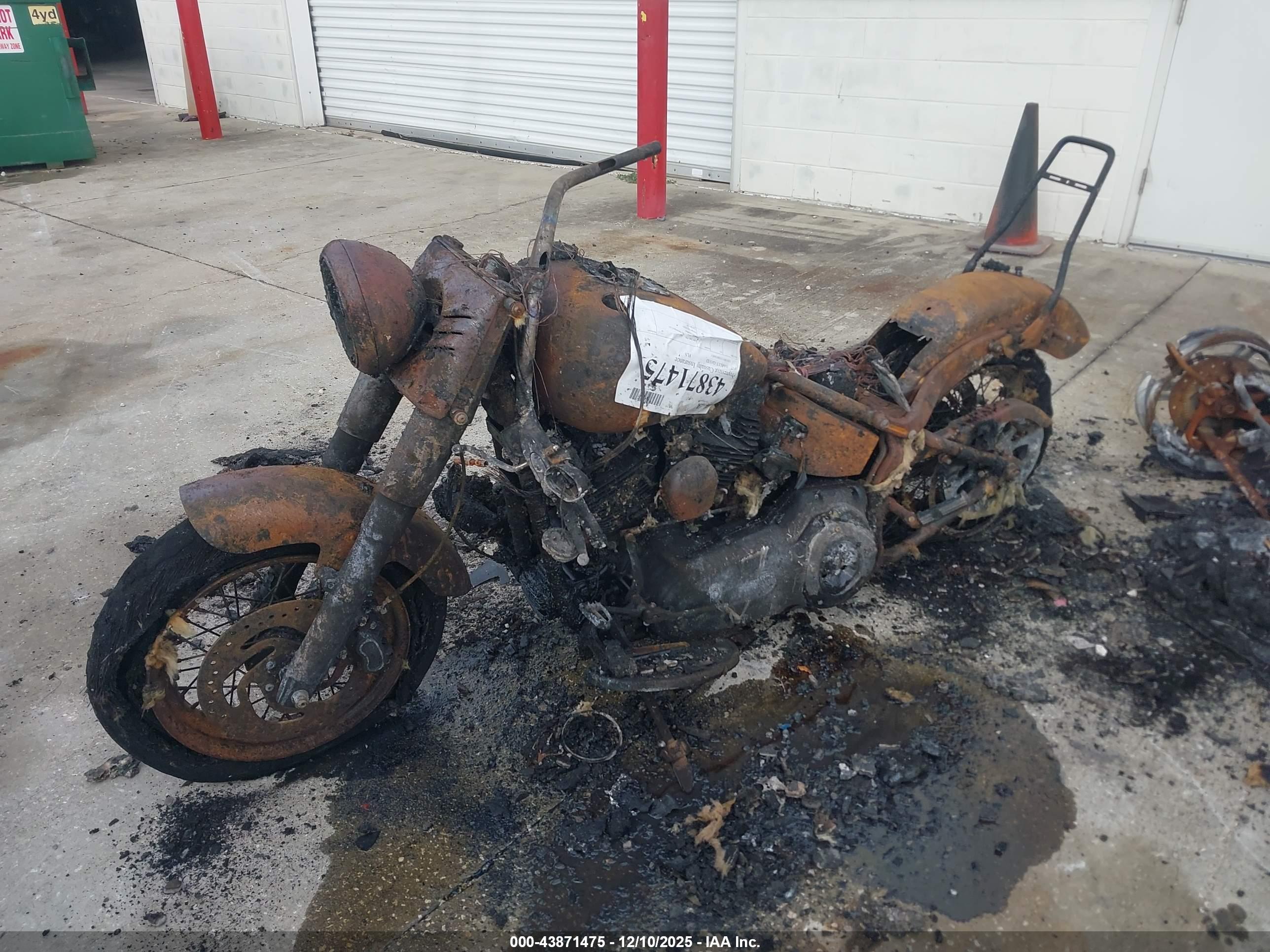 HARLEY-DAVIDSON FLS image 2