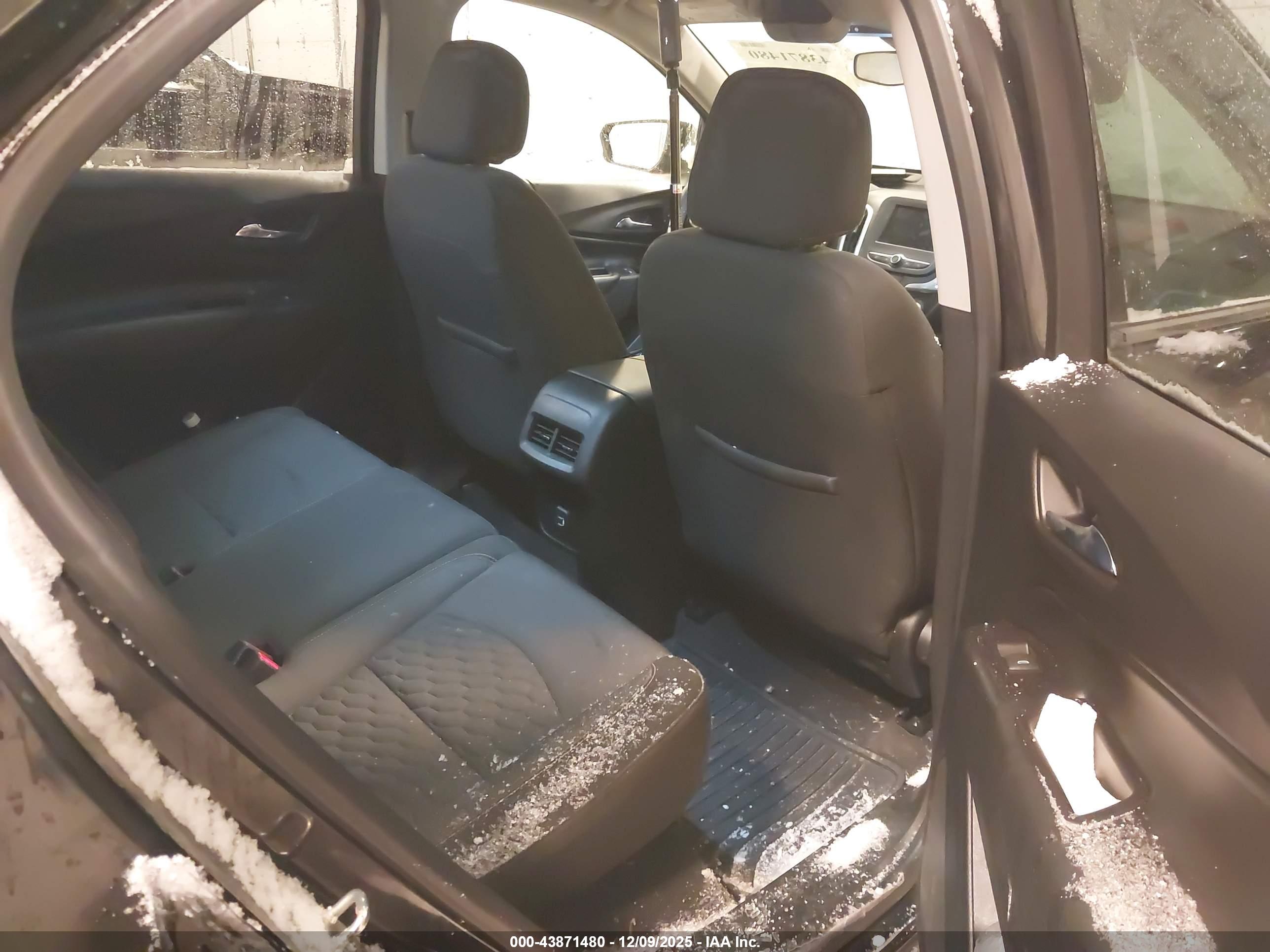 CHEVROLET EQUINOX image 8