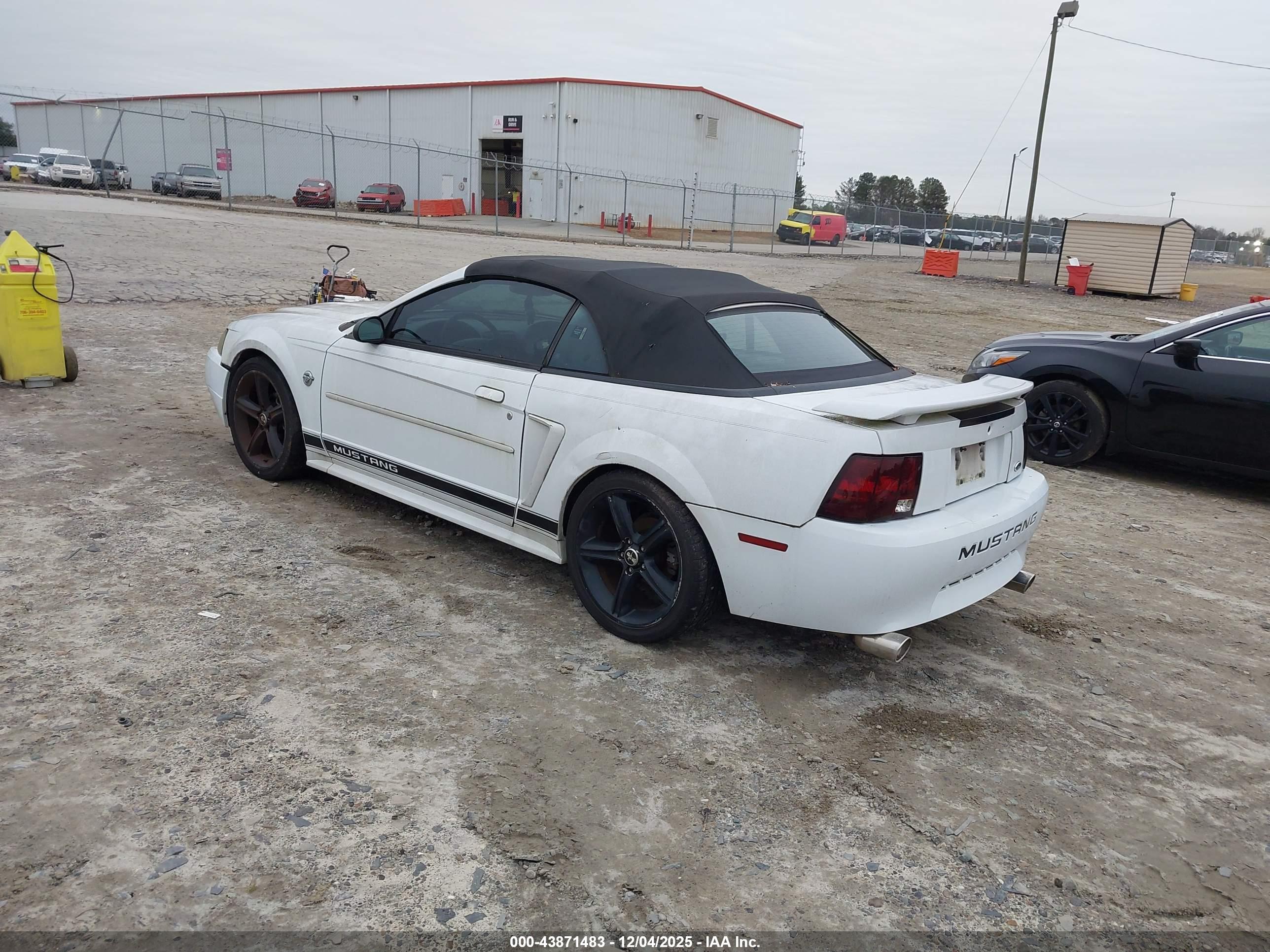 FORD MUSTANG image 3