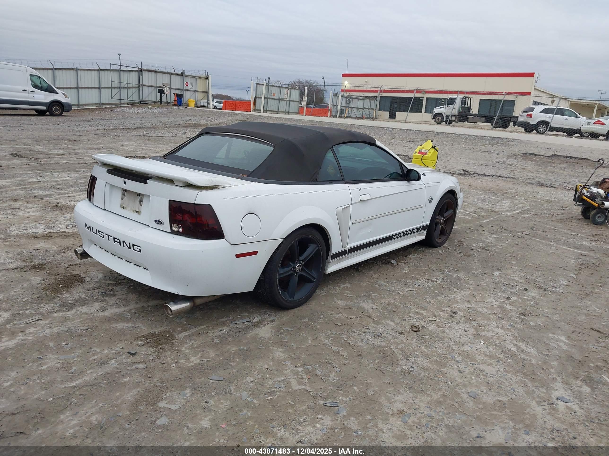 FORD MUSTANG image 4