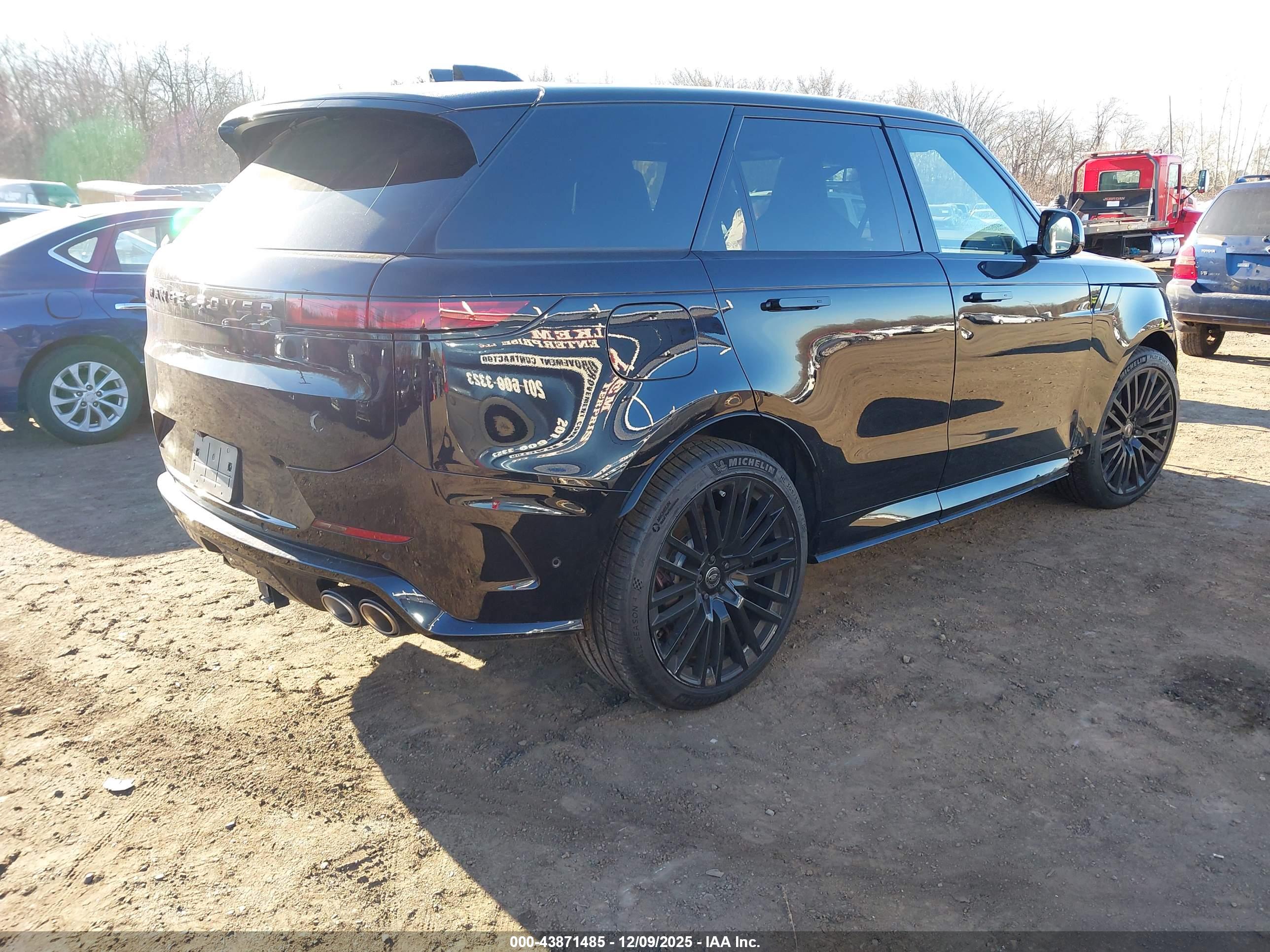 LAND ROVER image 4