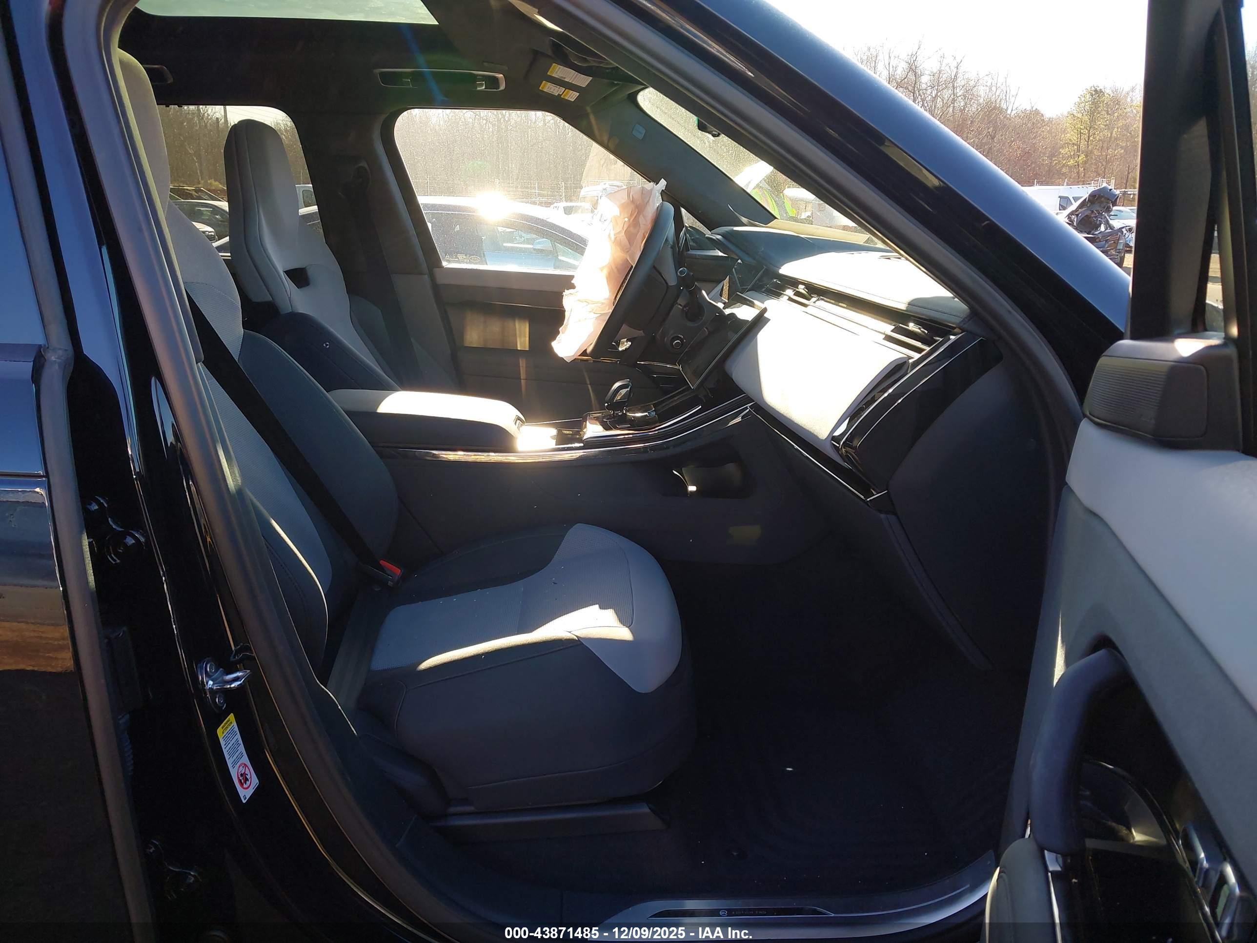 LAND ROVER image 5