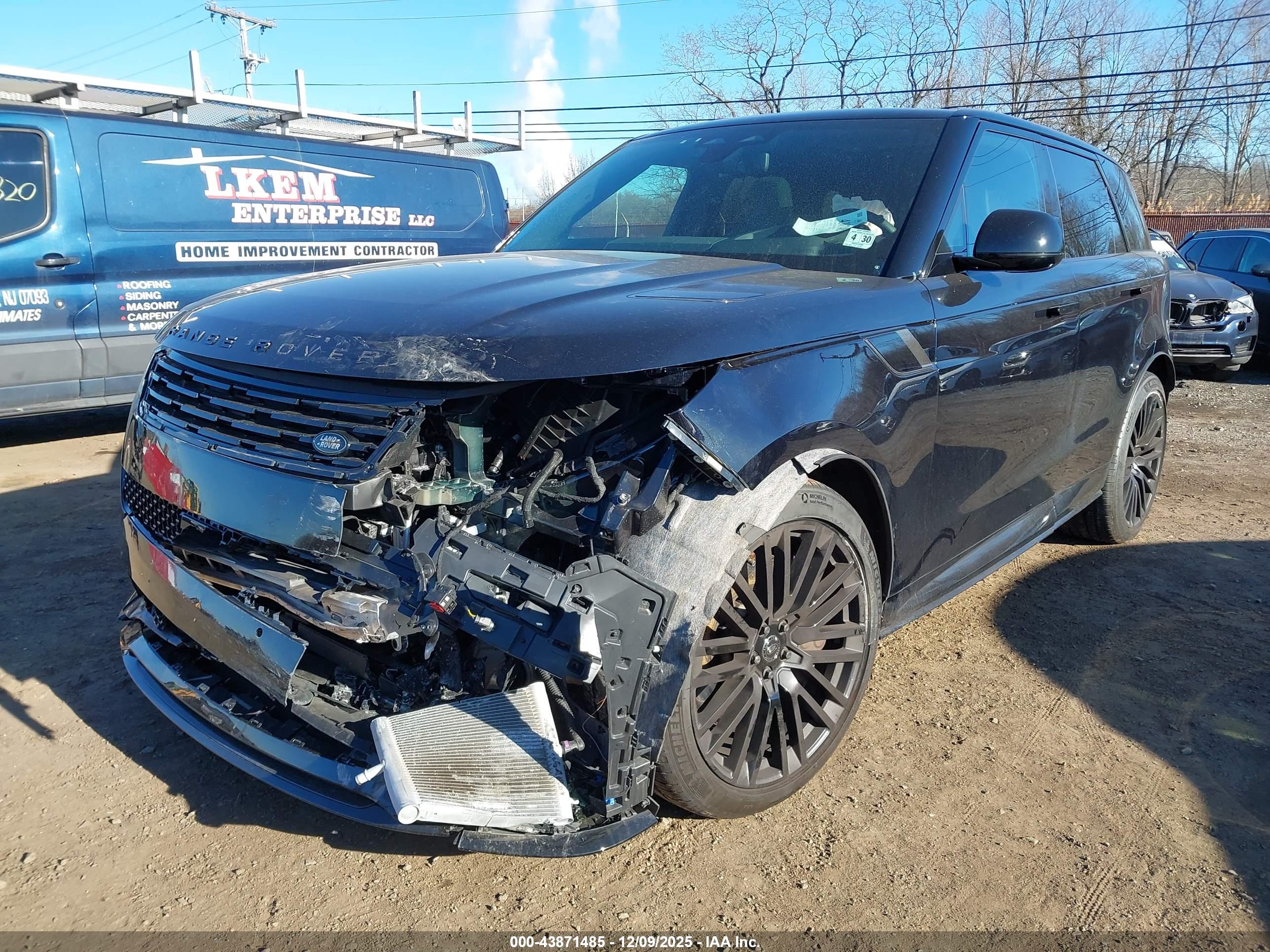 LAND ROVER image 6
