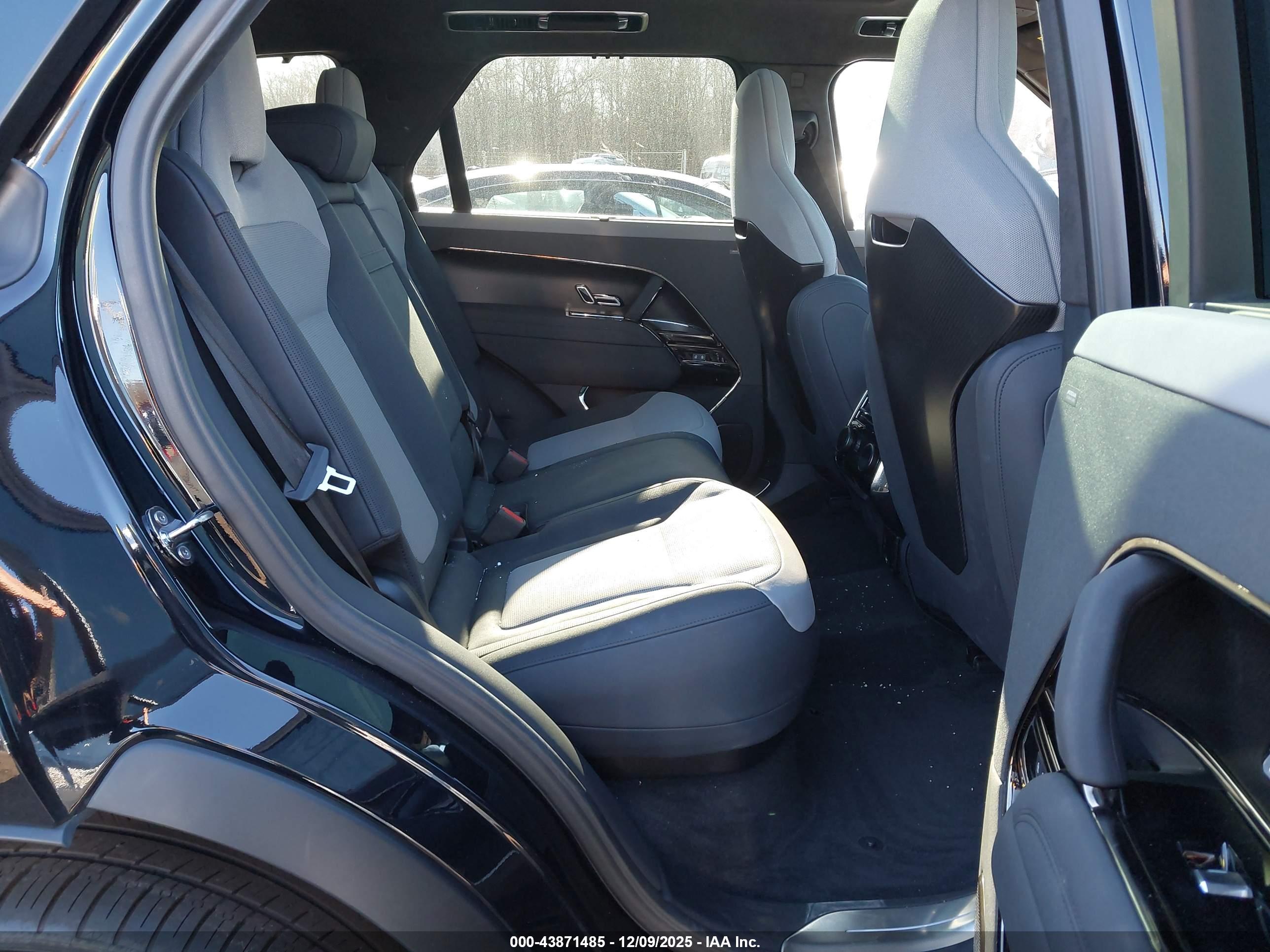 LAND ROVER image 8
