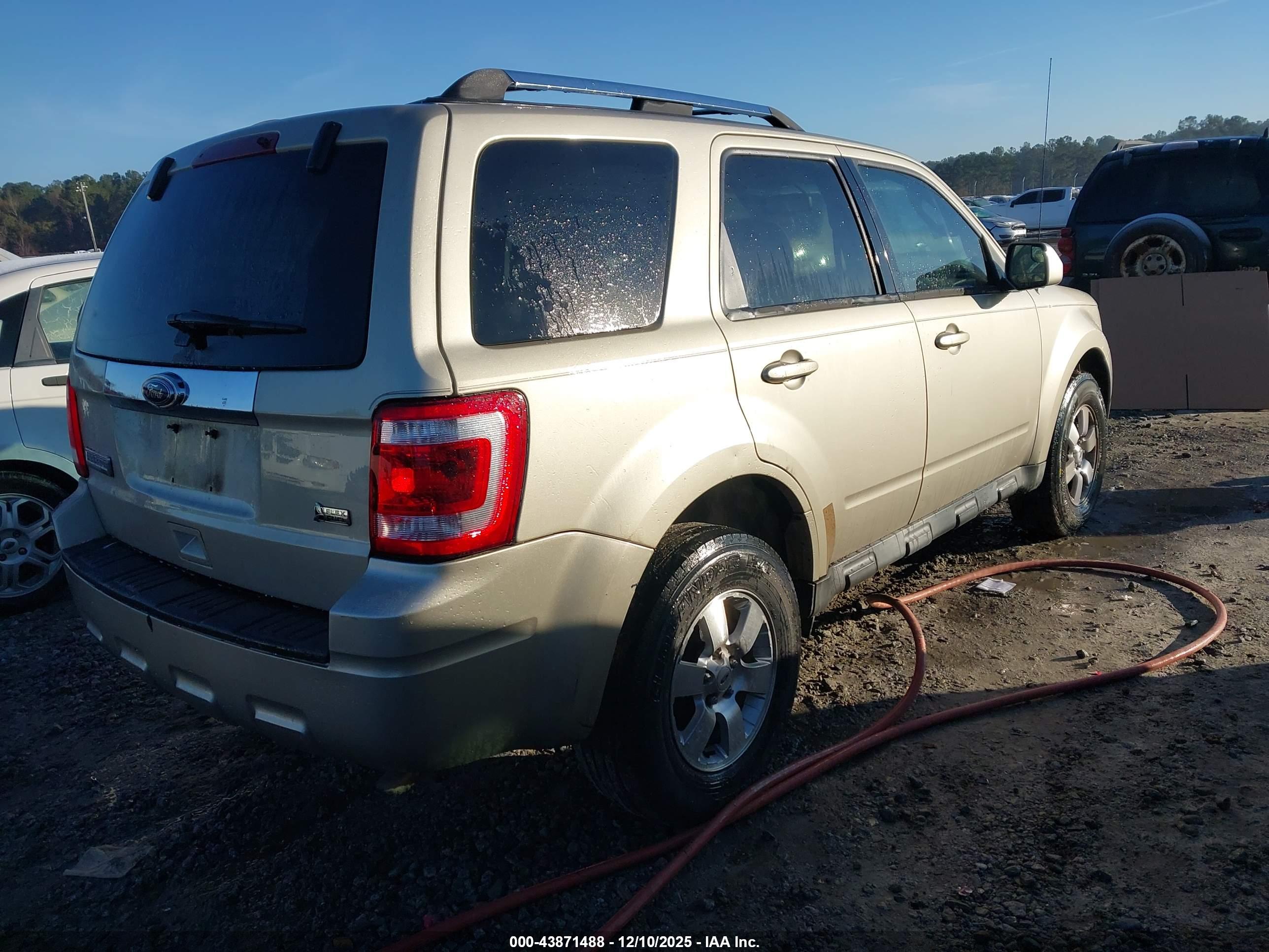 FORD ESCAPE image 4