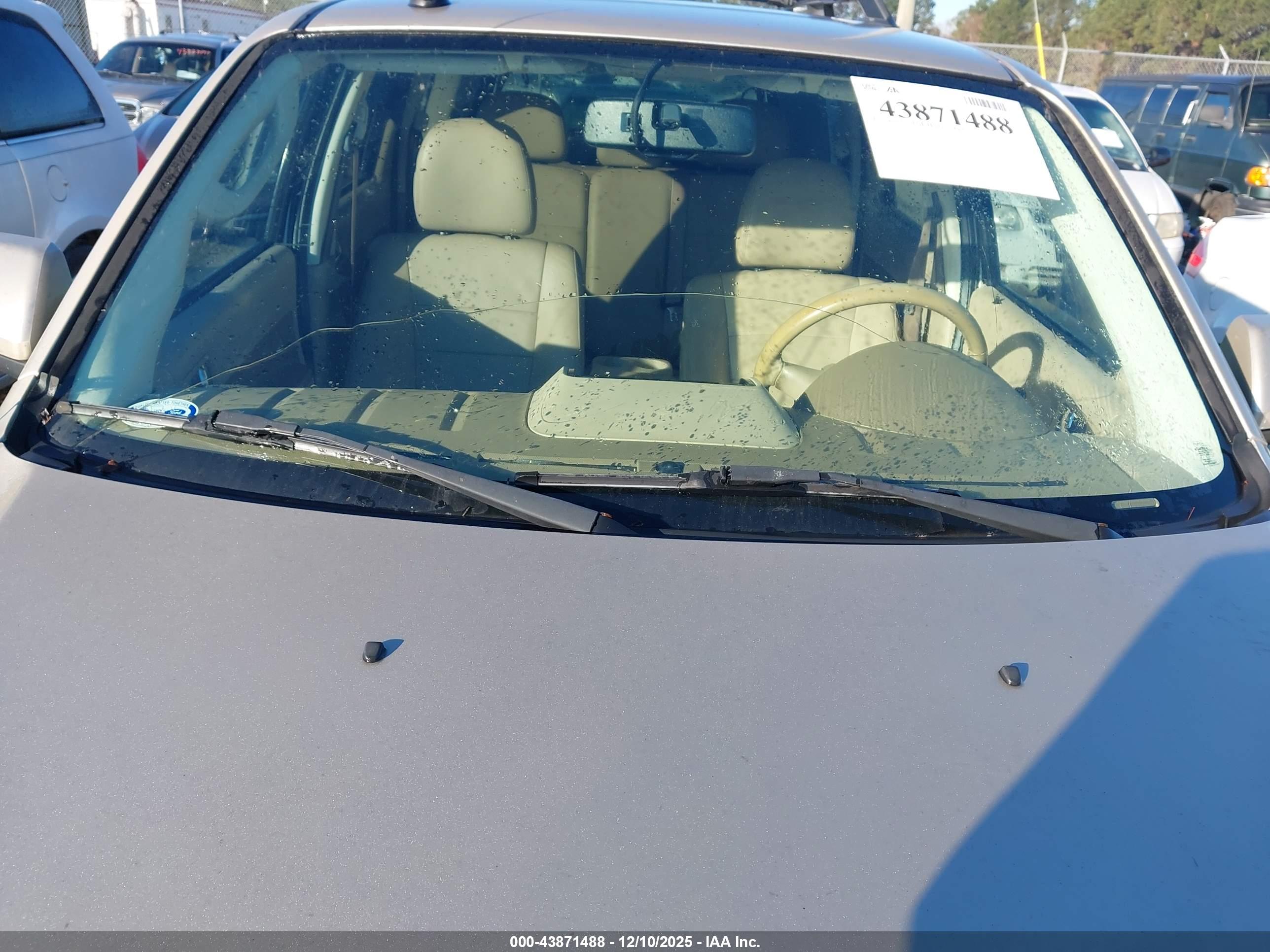 FORD ESCAPE image 6