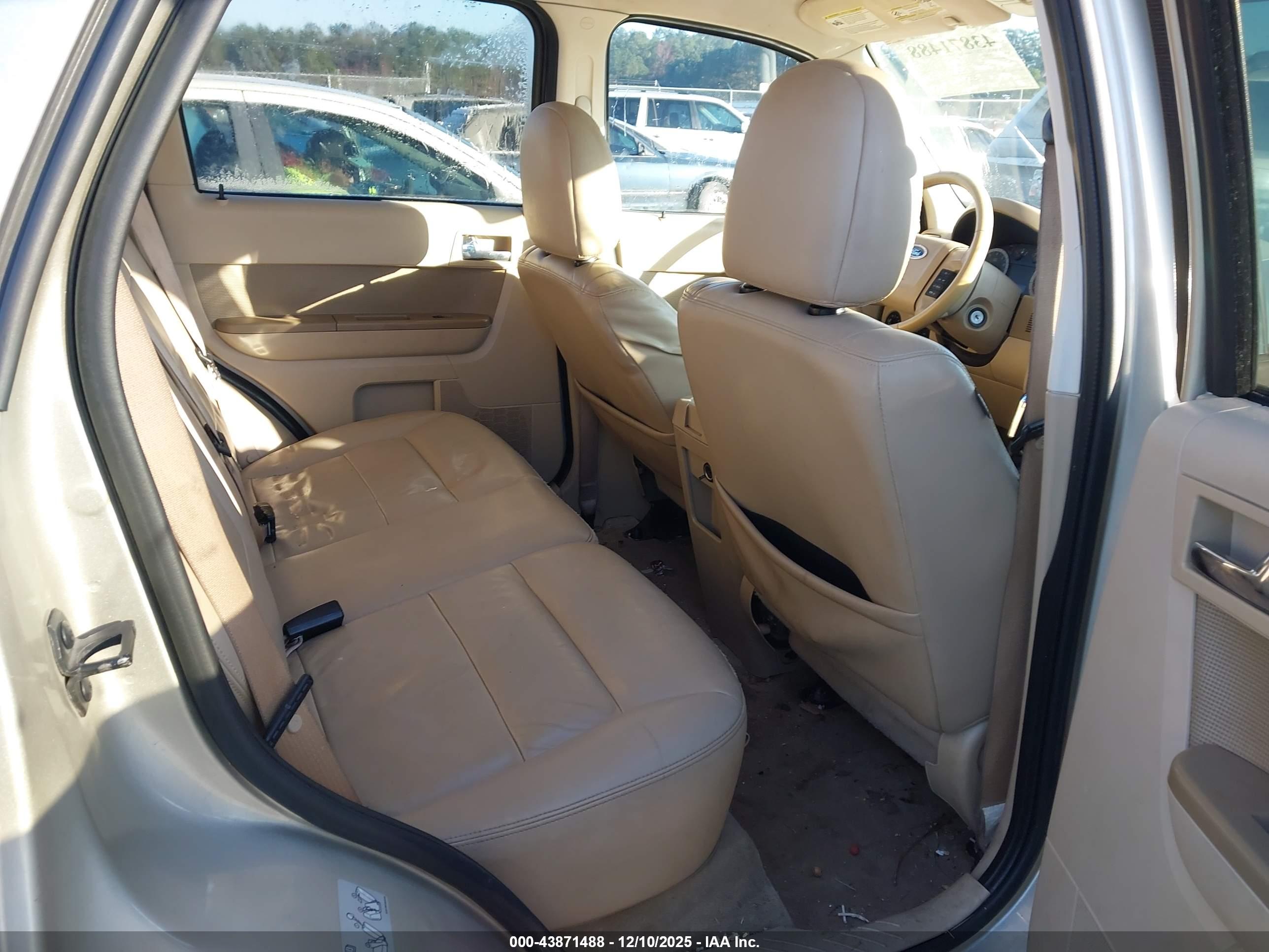 FORD ESCAPE image 8
