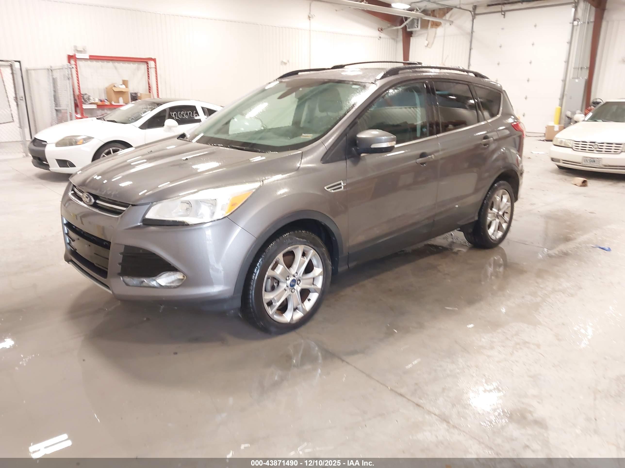 FORD ESCAPE image 2