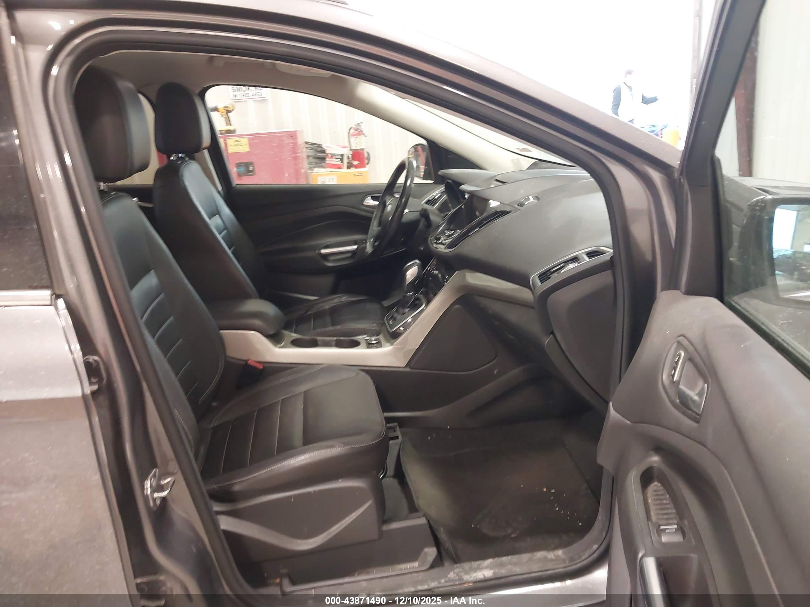 FORD ESCAPE image 5
