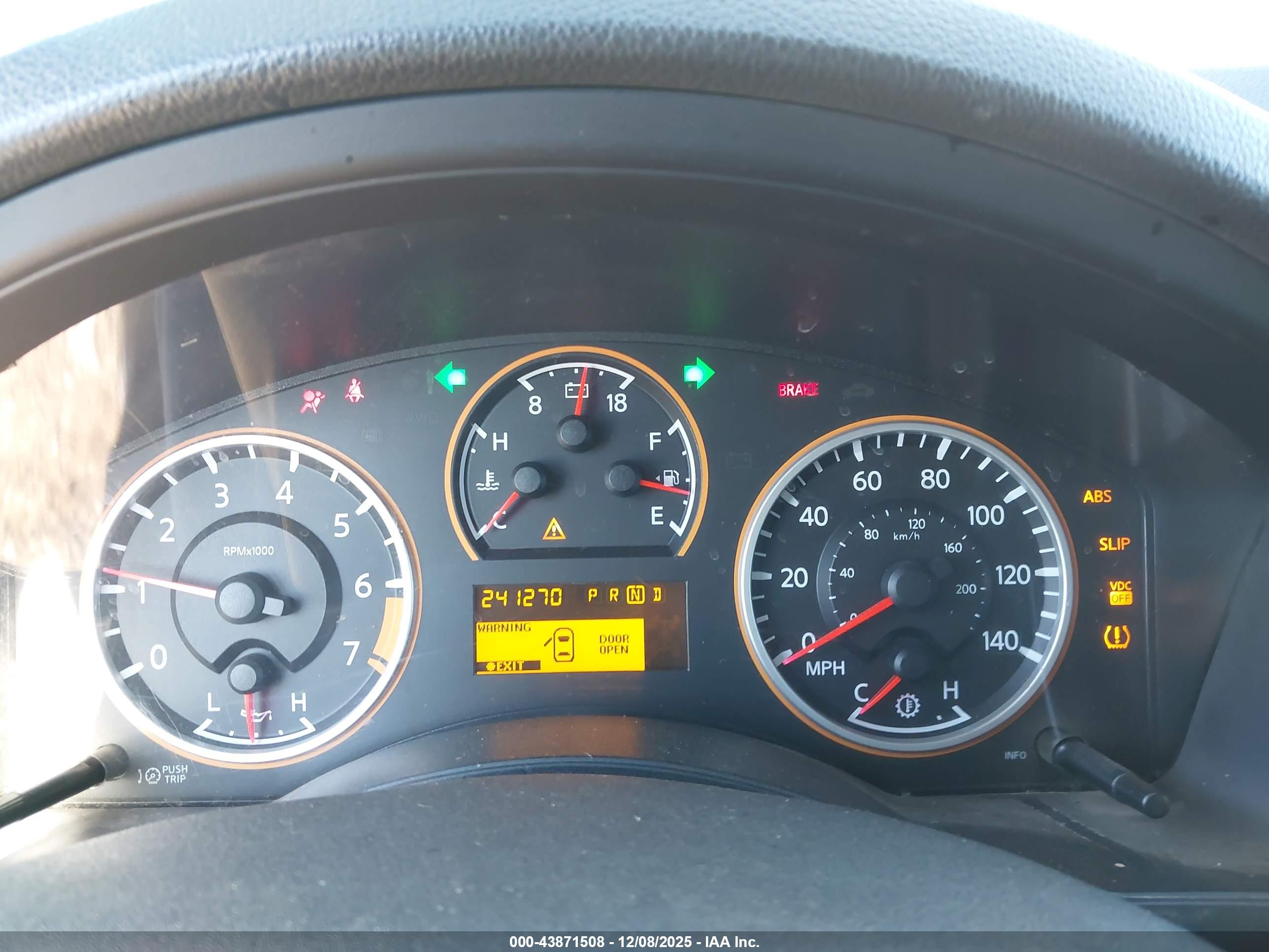 NISSAN ARMADA image 7