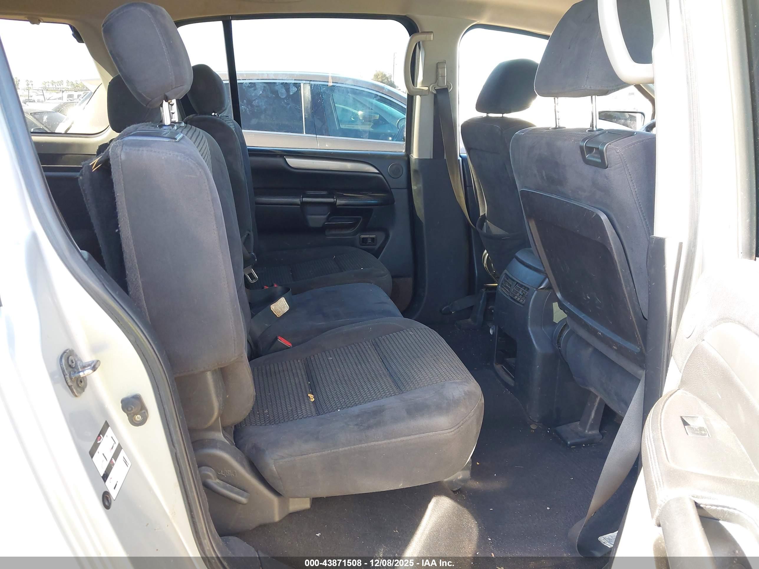 NISSAN ARMADA image 8