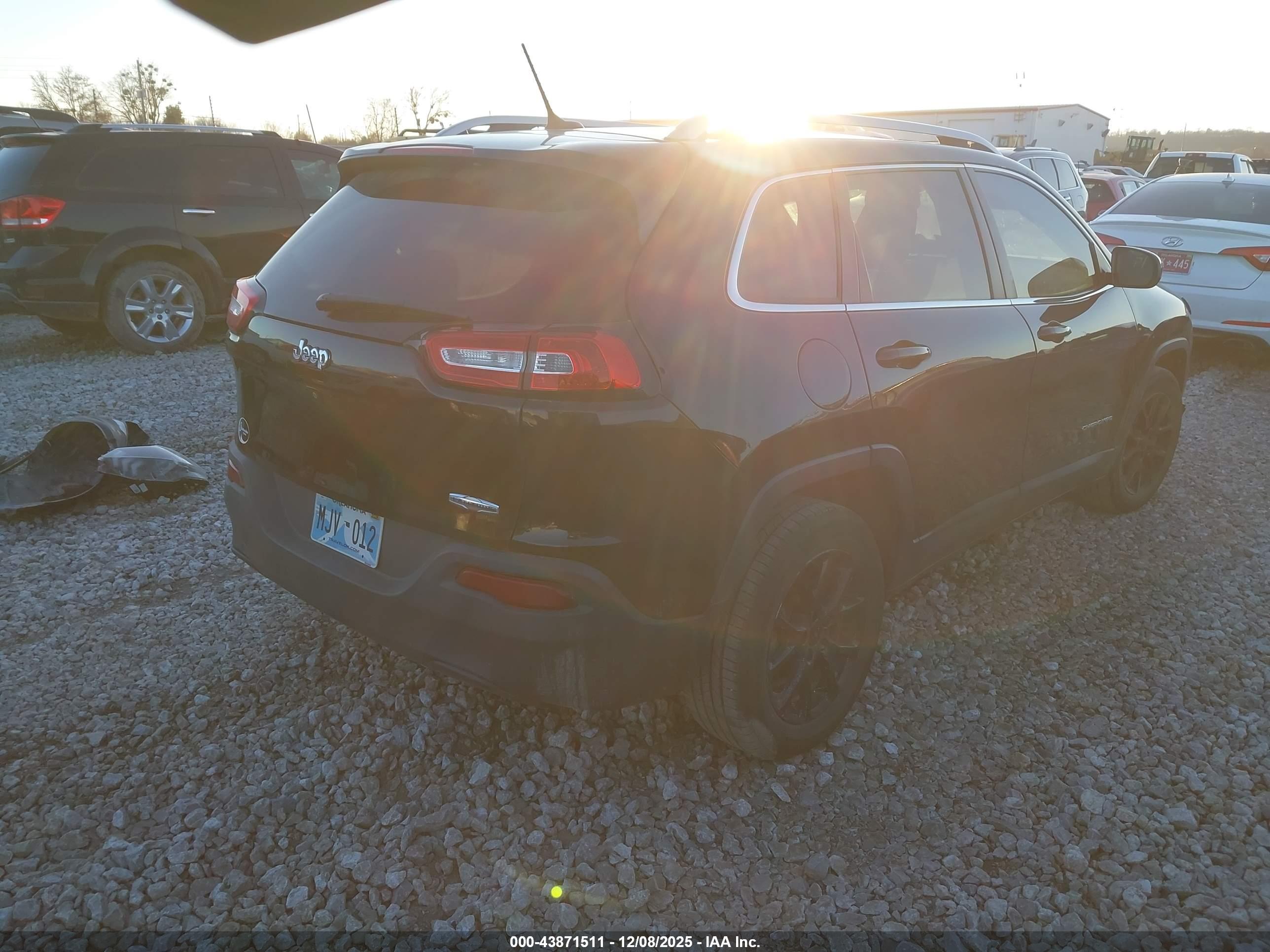 JEEP CHEROKEE image 4
