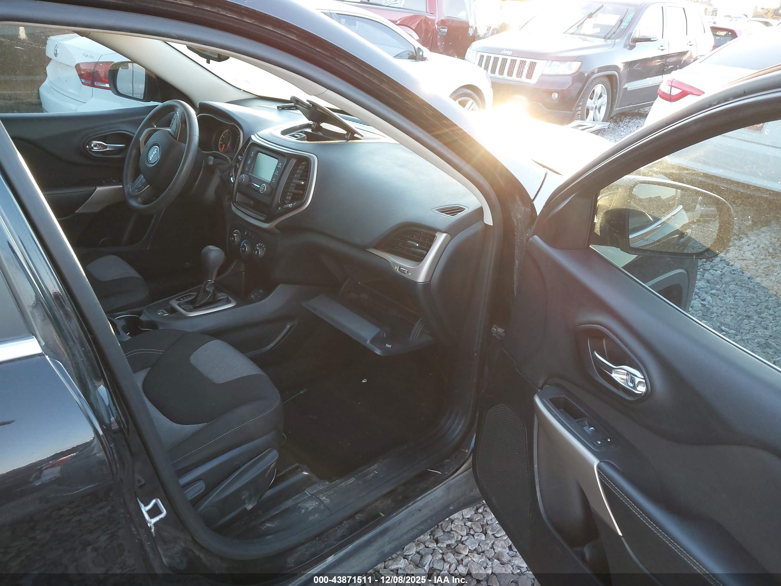 JEEP CHEROKEE image 5