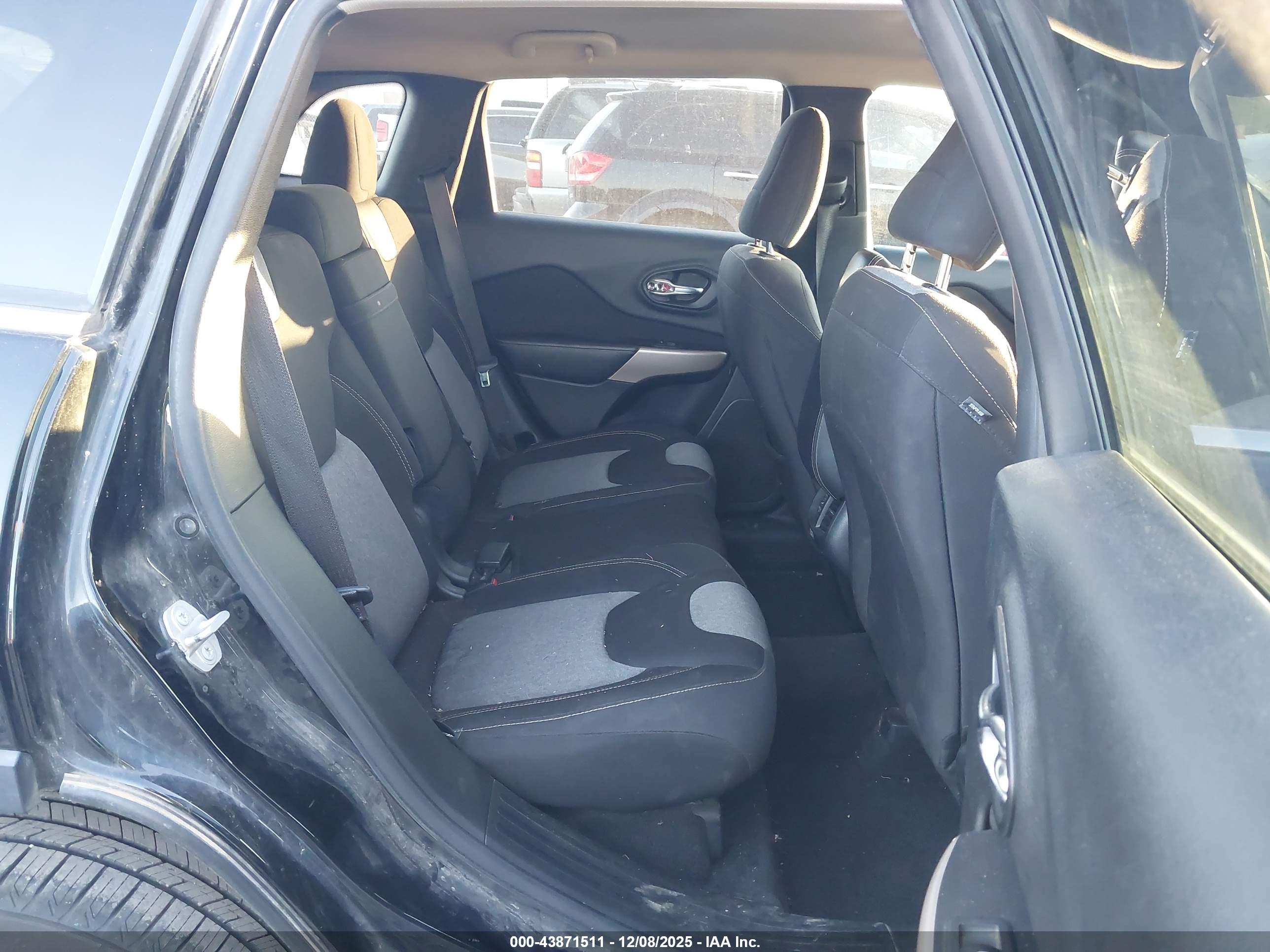 JEEP CHEROKEE image 8